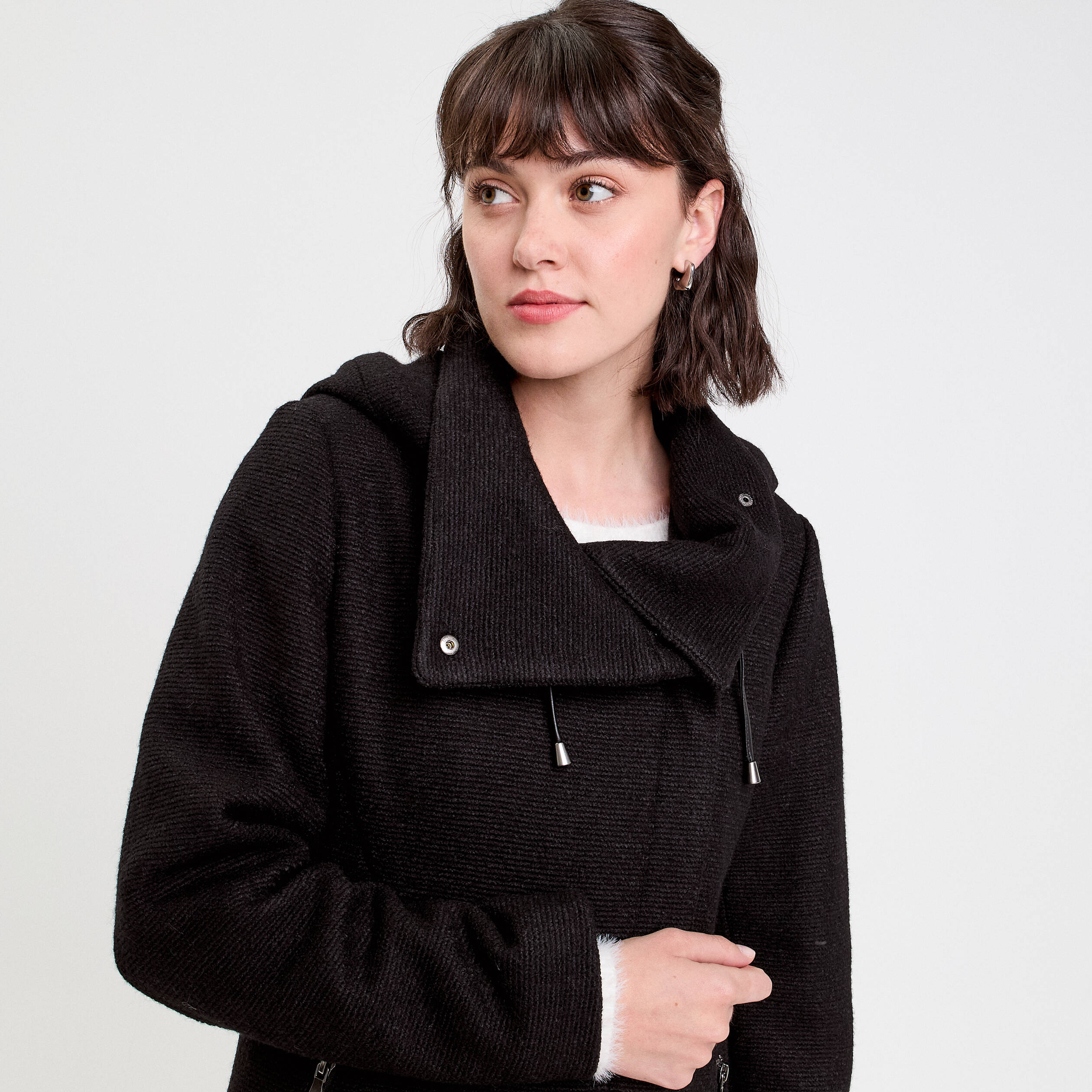 Manteau cintr&eacute; asym&eacute;trique noir femme