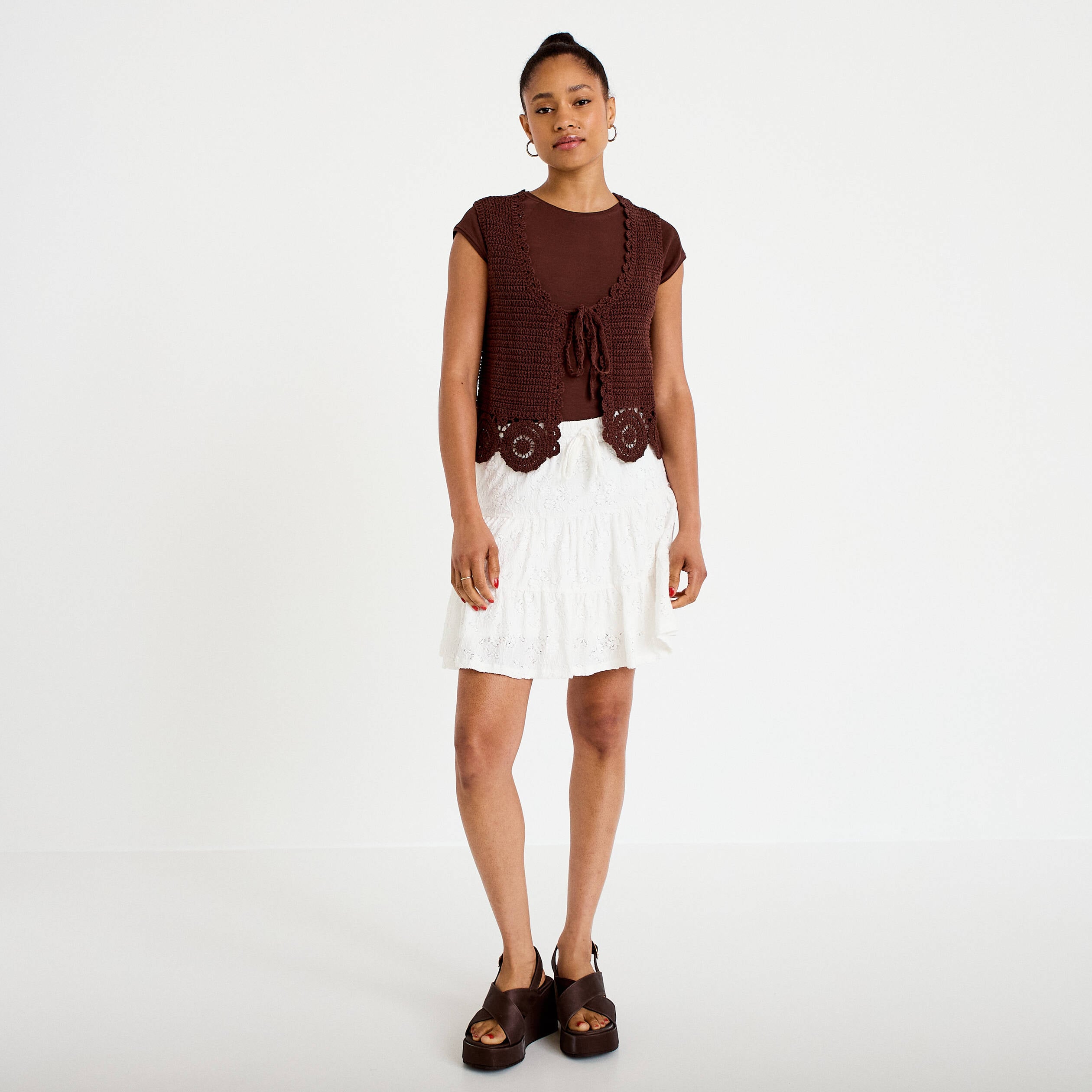 Jupe courte &eacute;vas&eacute;e en maille ecru femme