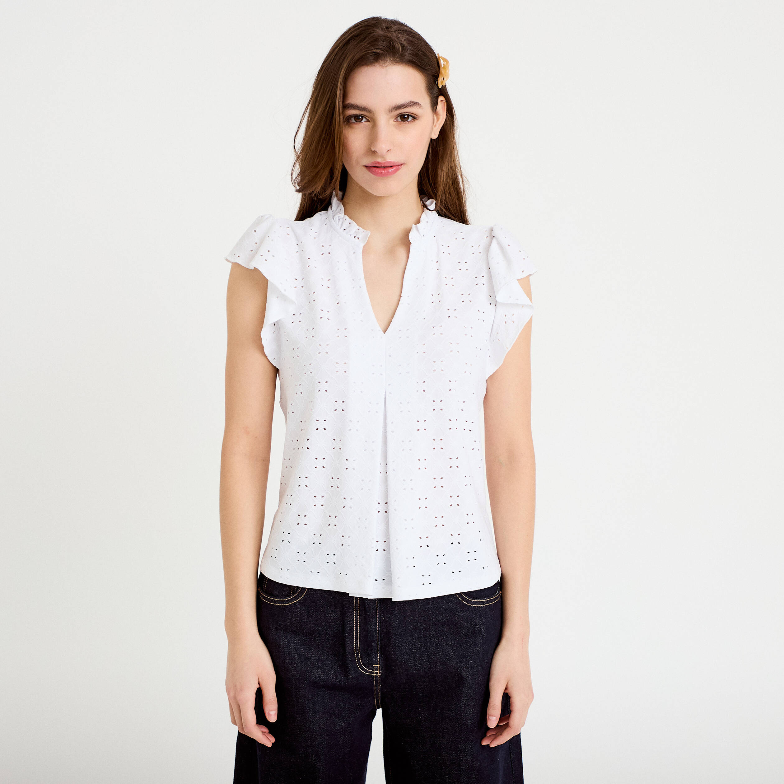 Blouse ajour&eacute;e col v manches courtes ecru femme
