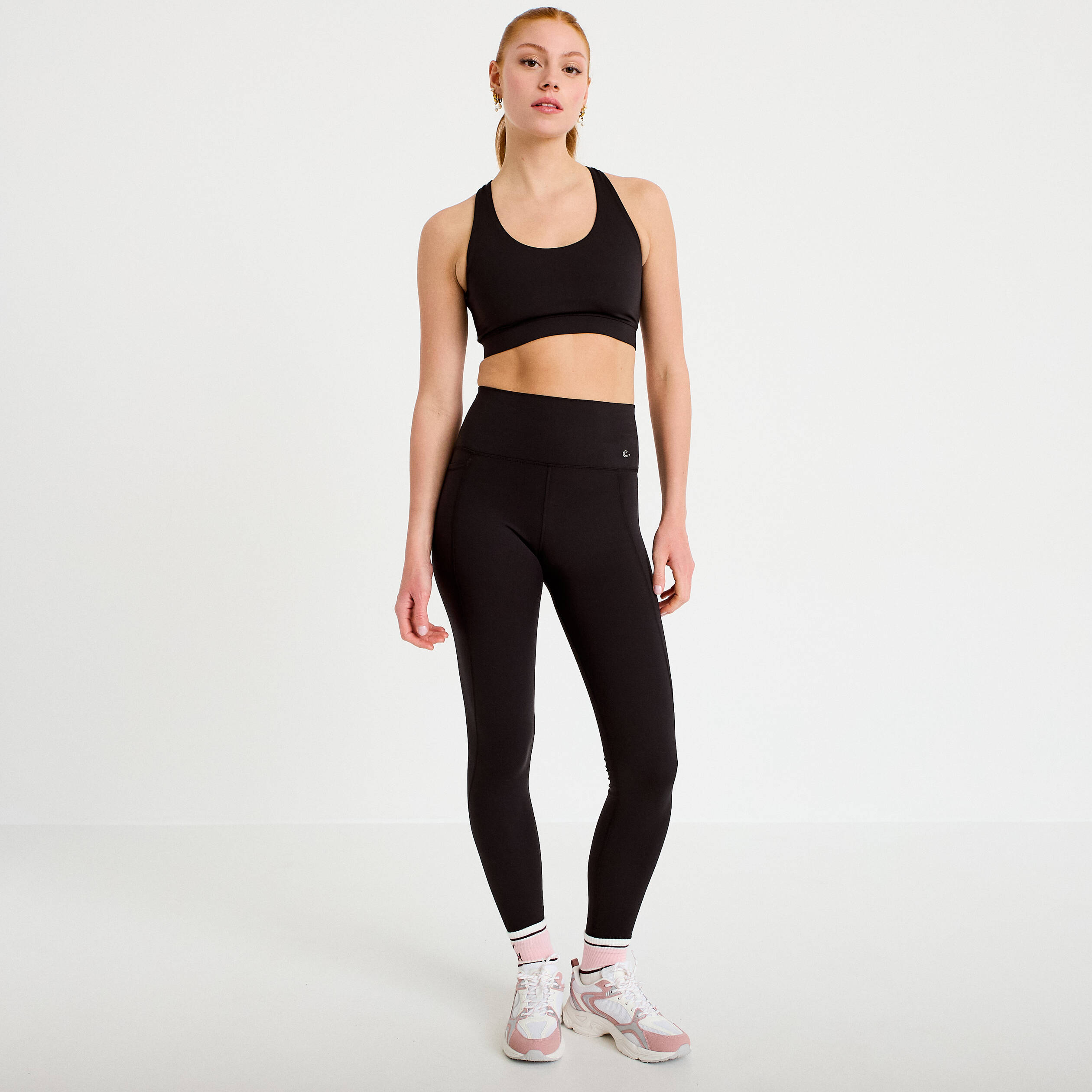 Brassi&egrave;re de sport activewear noir femme