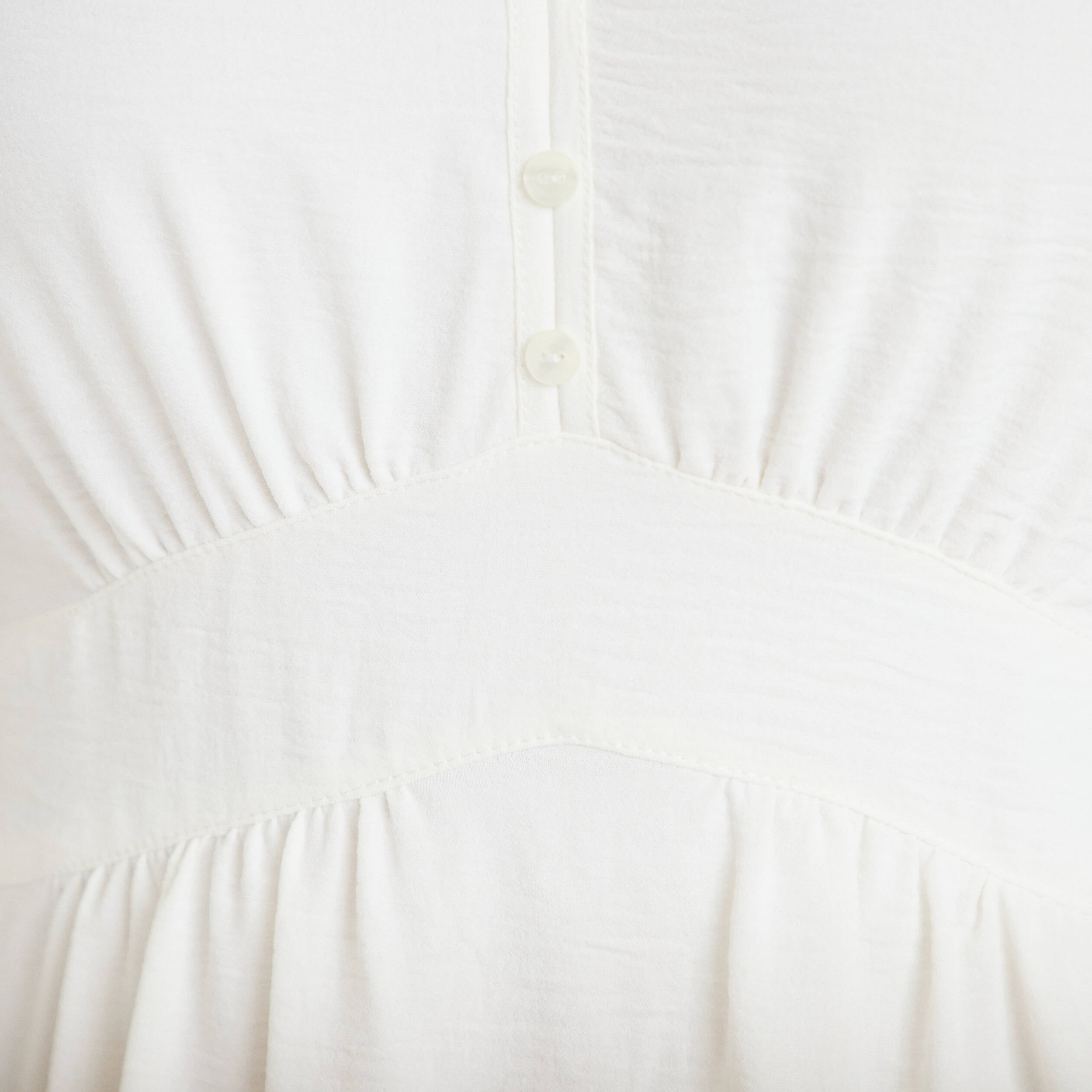 Robe courte &eacute;vas&eacute;e col v manches courtes blanc femme