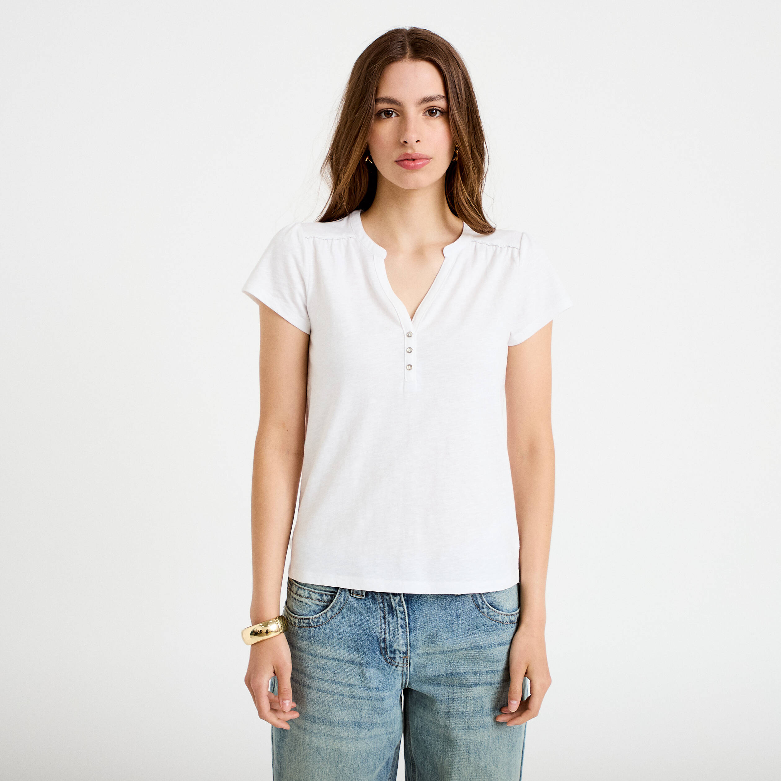 T-shirt boutonn&eacute; sur le devant blanc femme