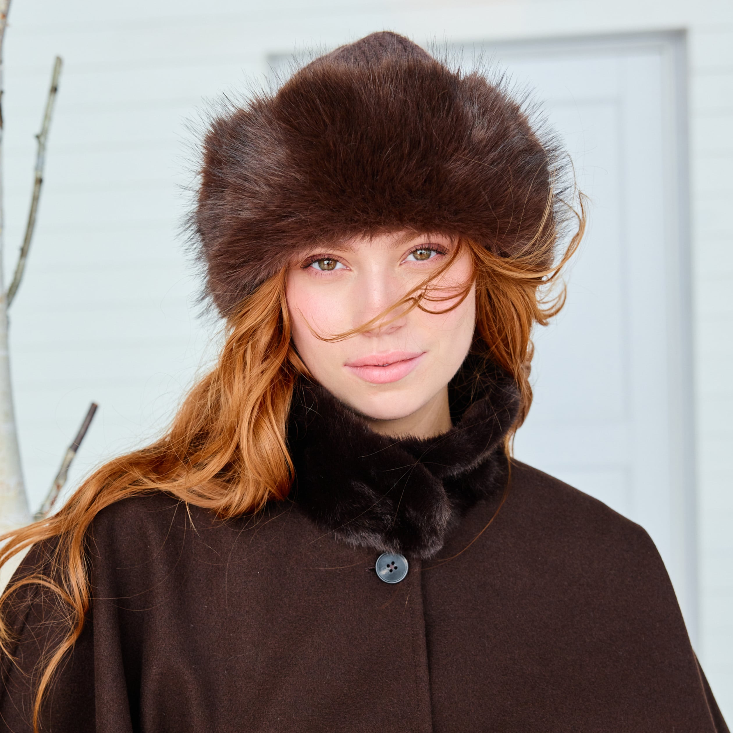 Bonnet en fausse fourrure marron fonc&eacute; femme