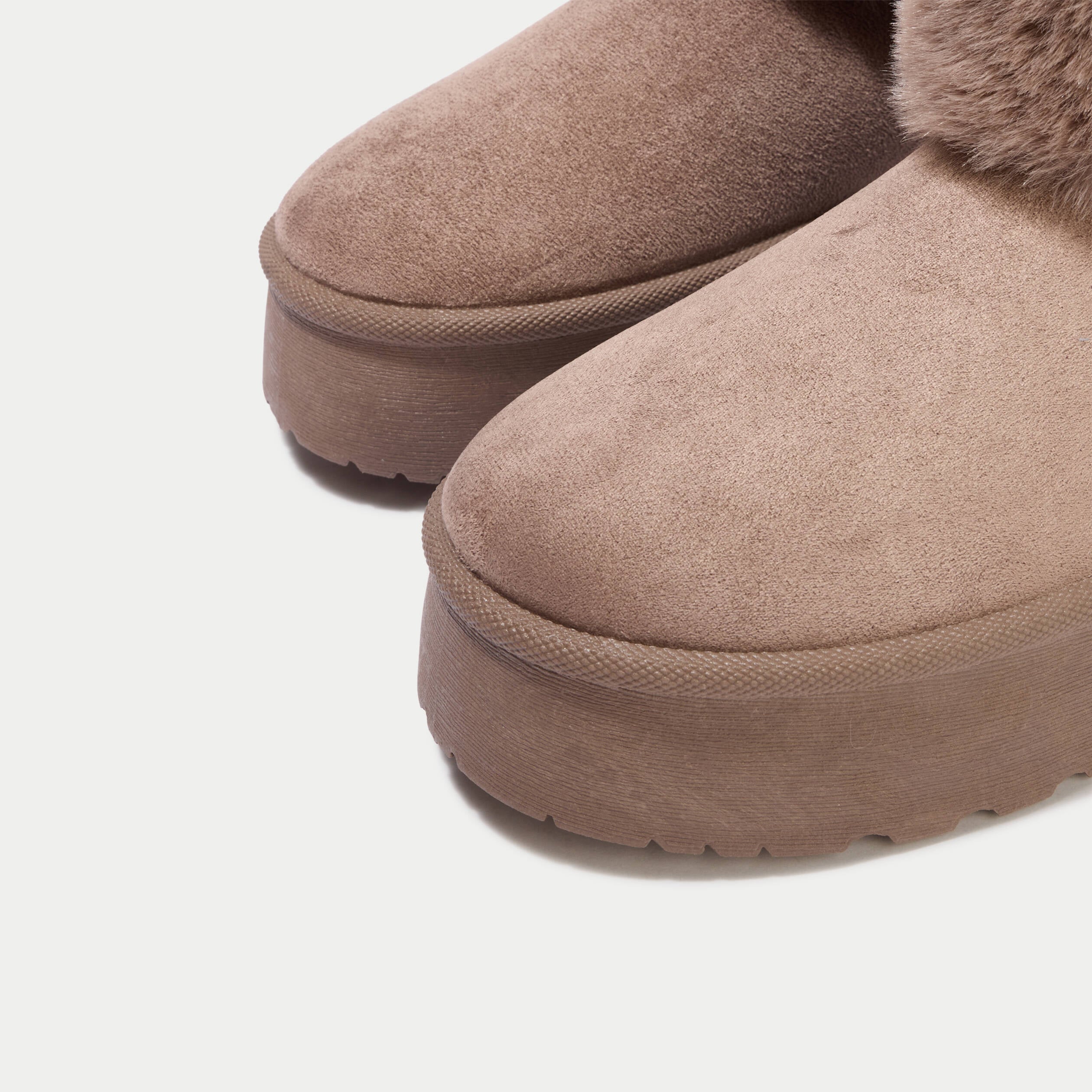 Bottines aspect daim beige femme