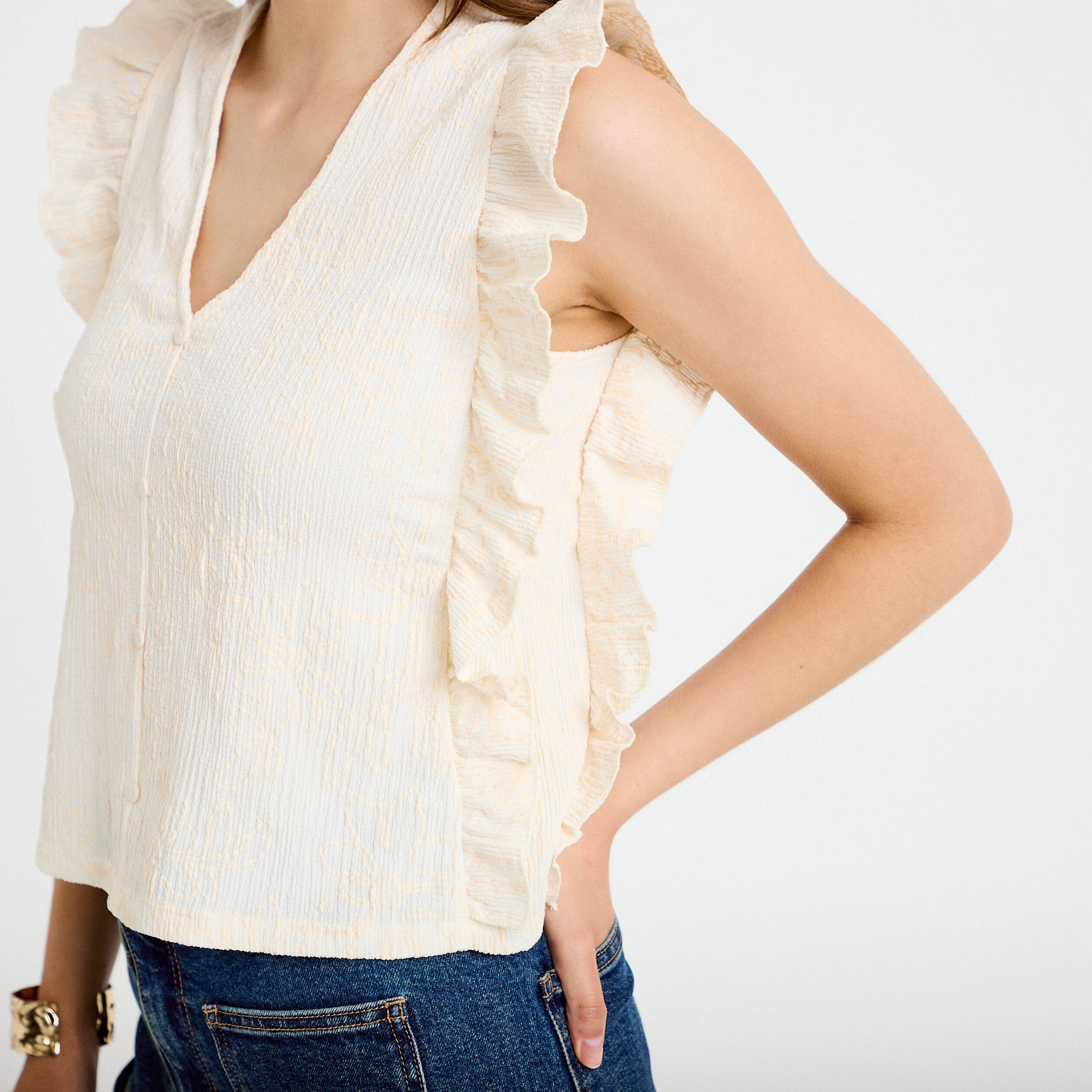 T-shirt sans manches col v brod&eacute; ecru femme