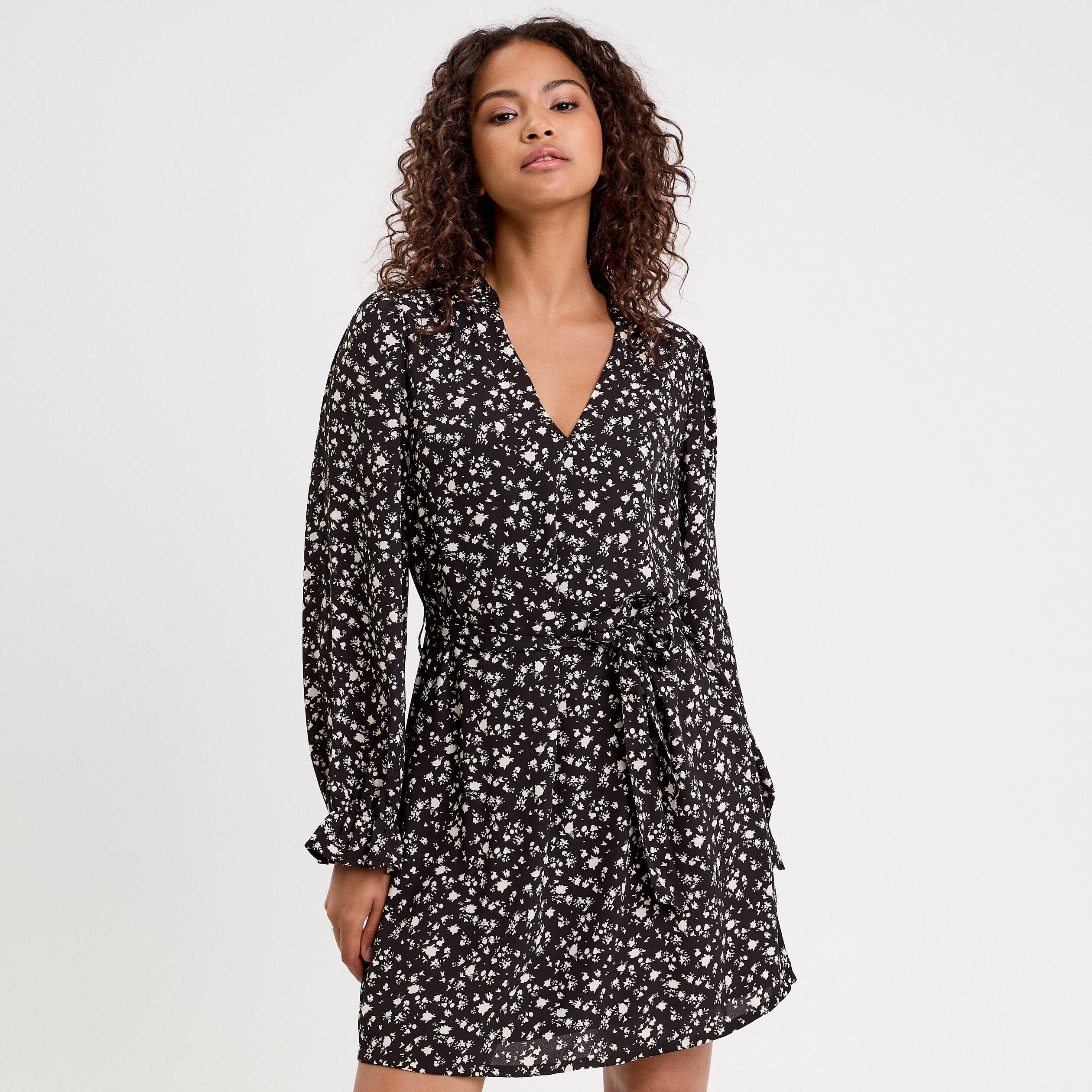 Robe droite ceintur&eacute;e blanc femme