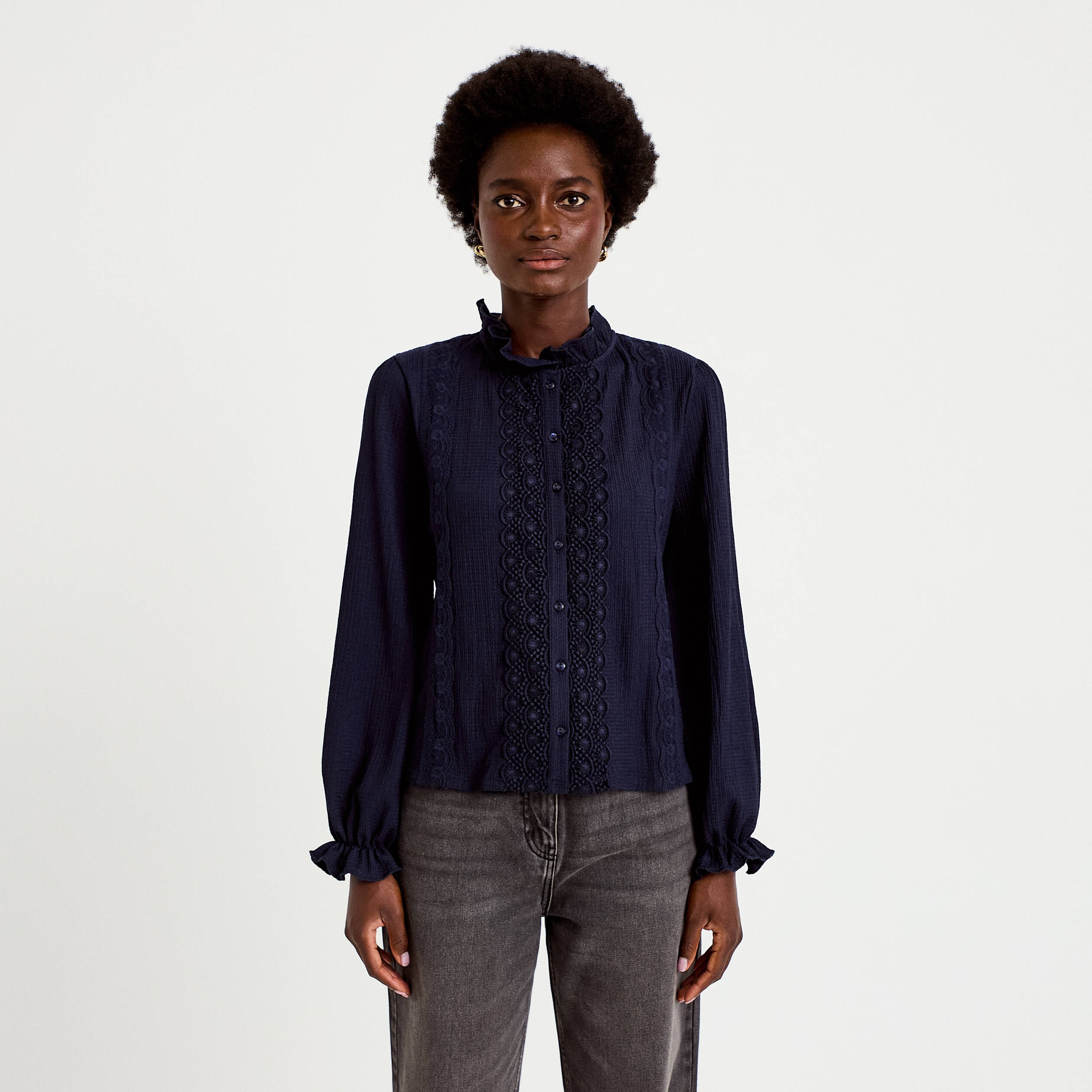 Blouse droite col montant dentelle bleu marine femme