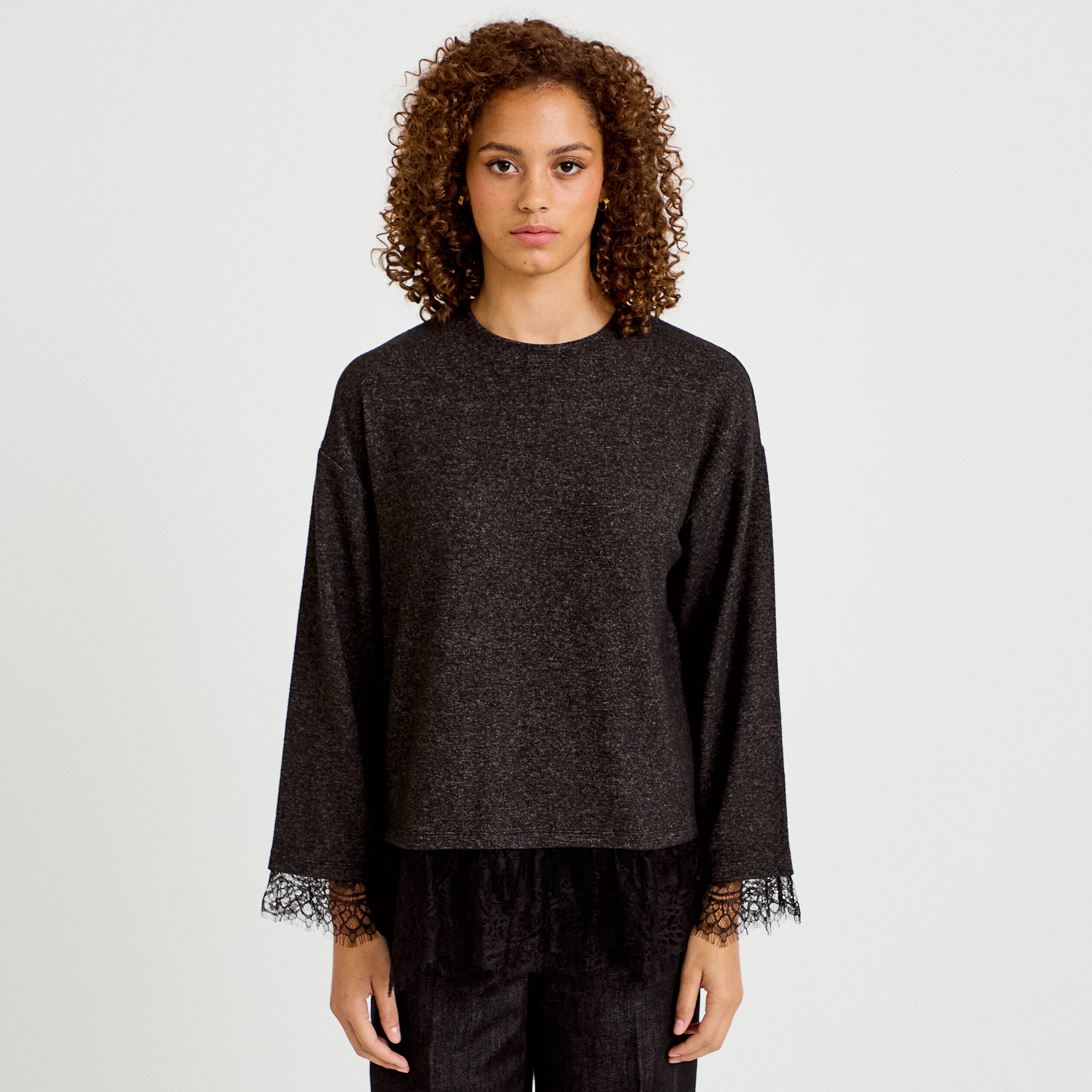 T-shirt manches longues avec dentelle gris fonc&eacute; femme