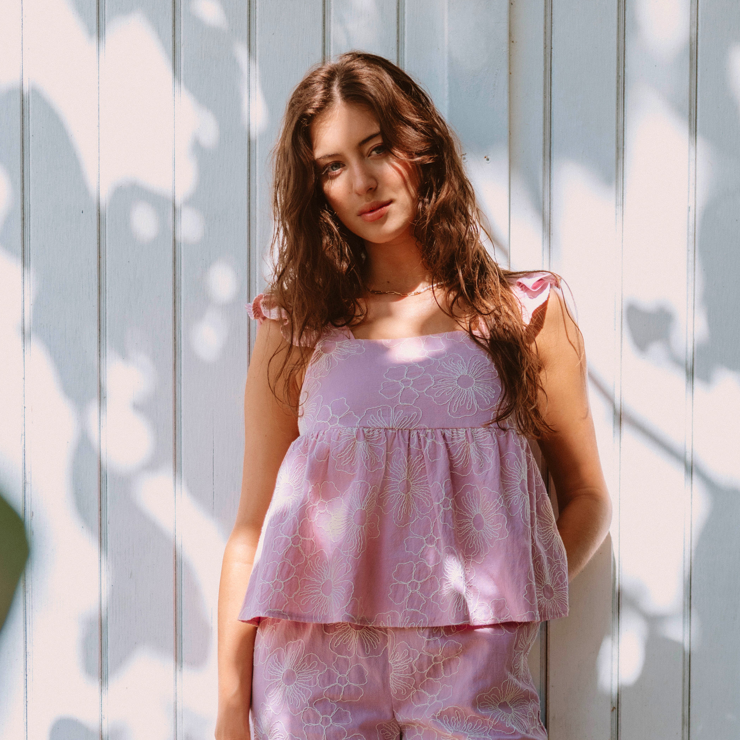 Top broderie col carr&eacute; fines bretelles rose clair femme