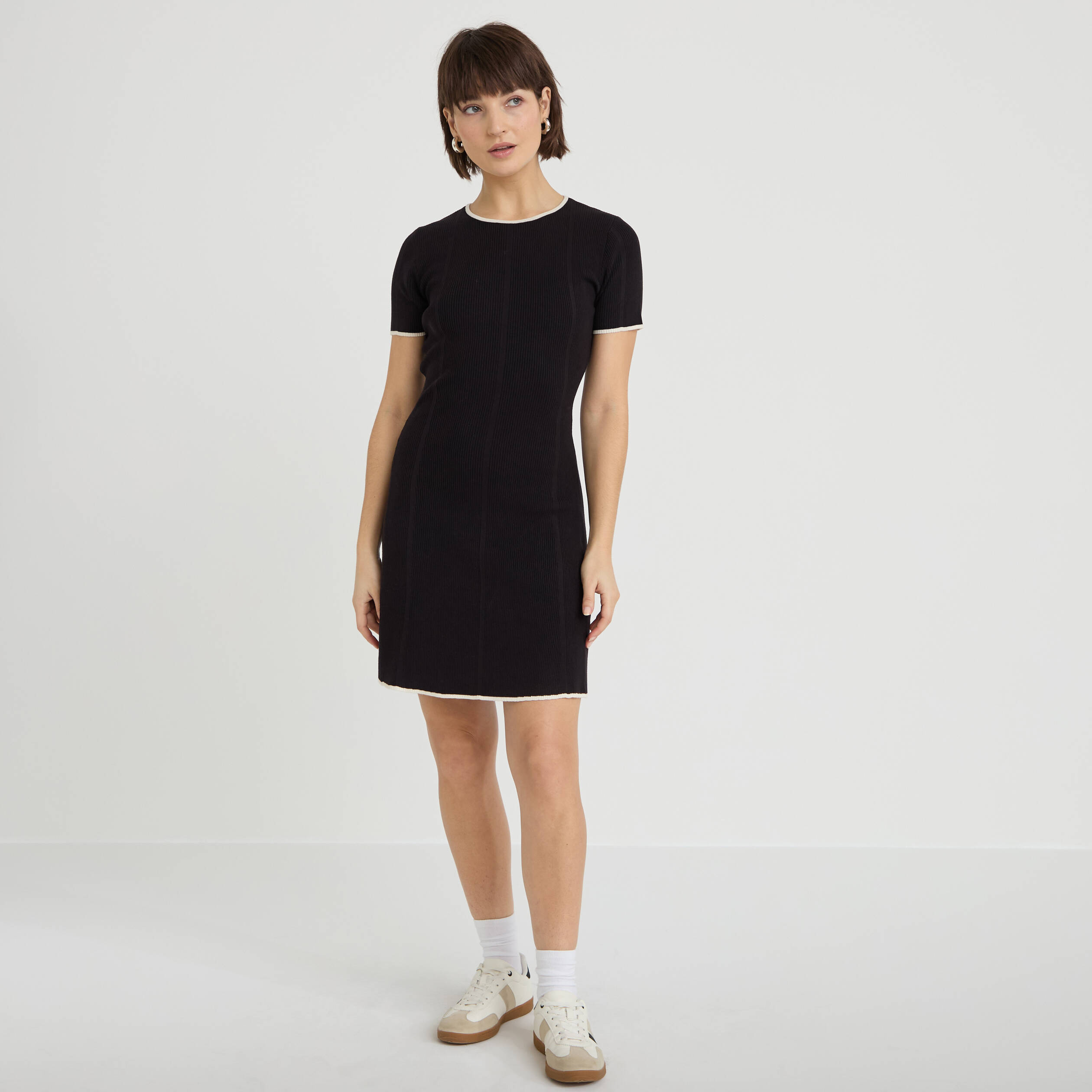 Robe droite manches courtes noir femme