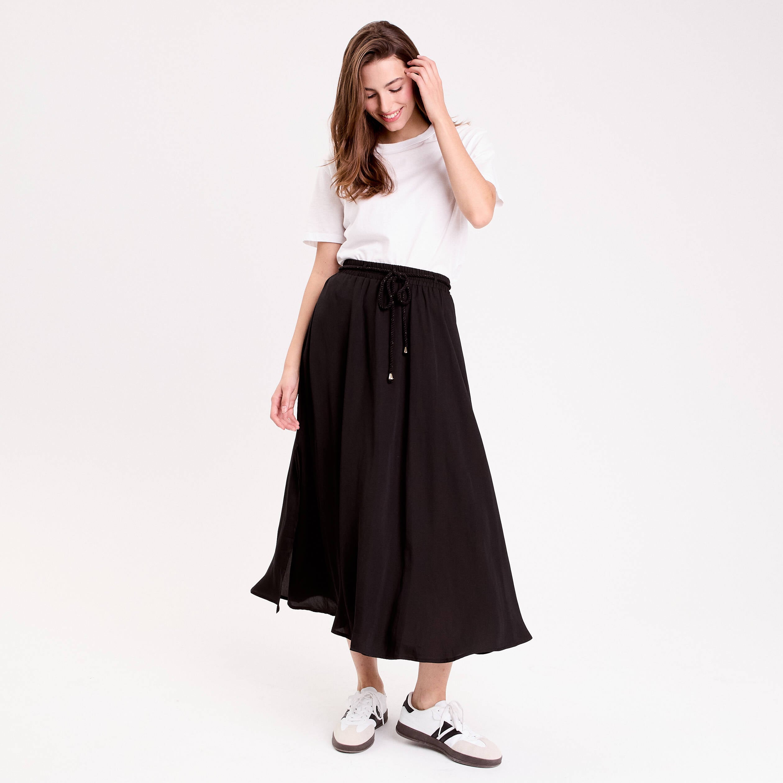 Jupe longue &eacute;vas&eacute;e satin noir femme