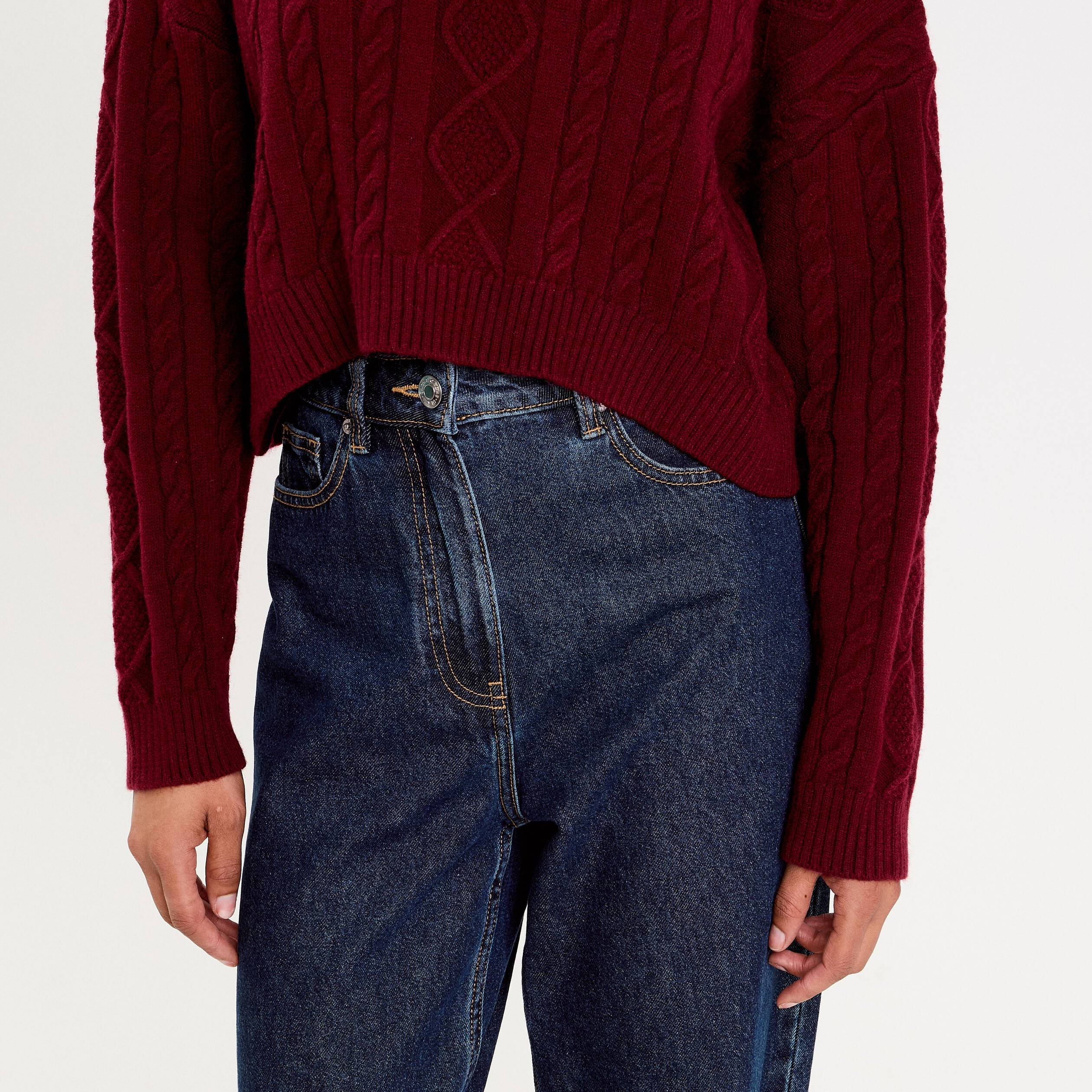 Pull avec torsades rouge fonc&eacute; femme