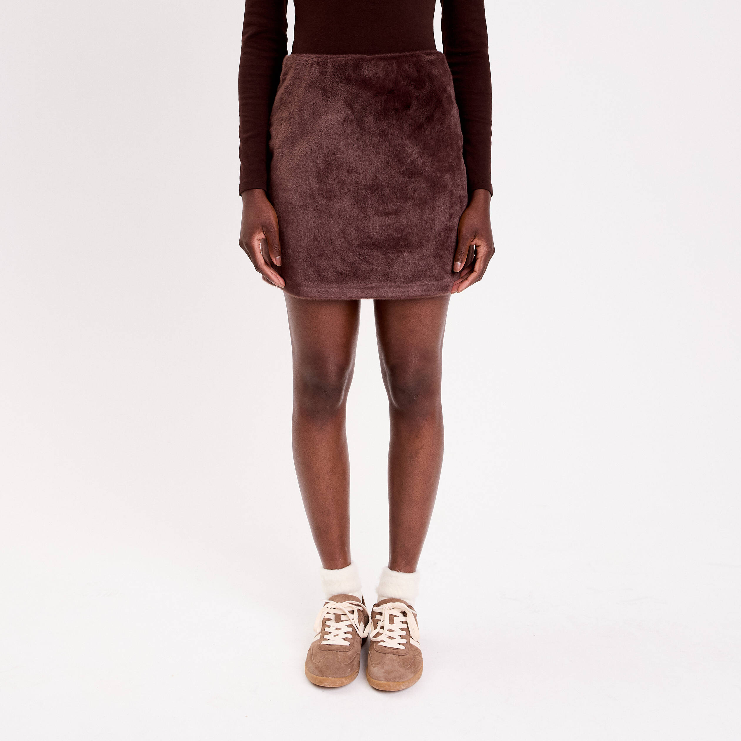 Jupe droite fausse fourrure marron fonc&eacute; femme