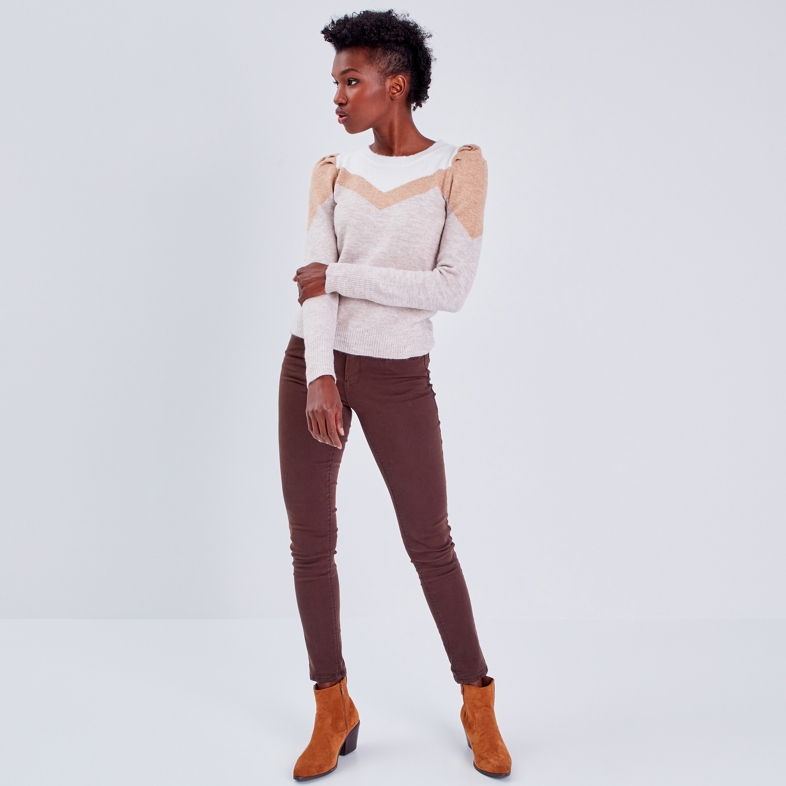 Pull &eacute;paules fronc&eacute;es sable femme