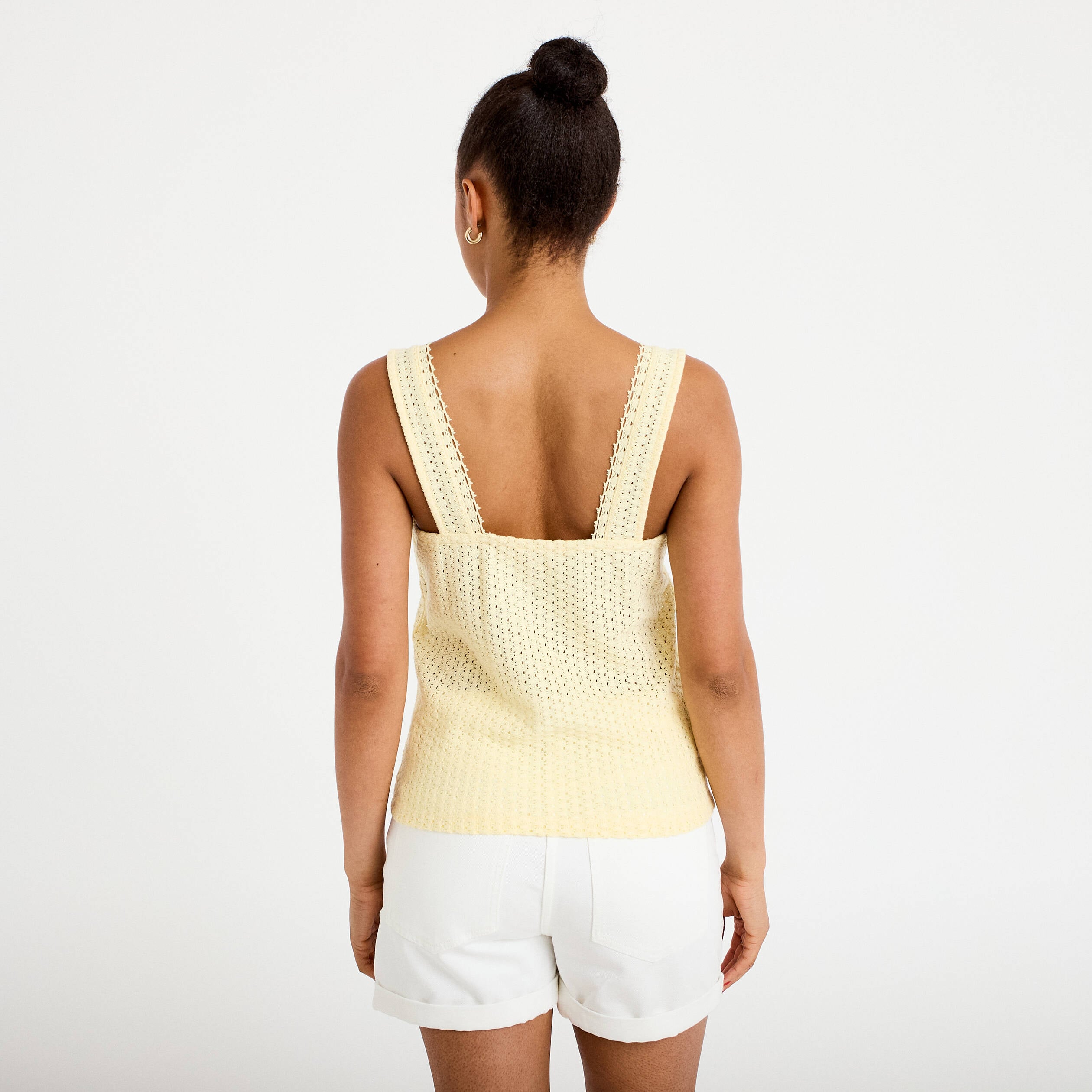 D&eacute;bardeur ajour&eacute; aspect dentelle col v jaune pastel femme