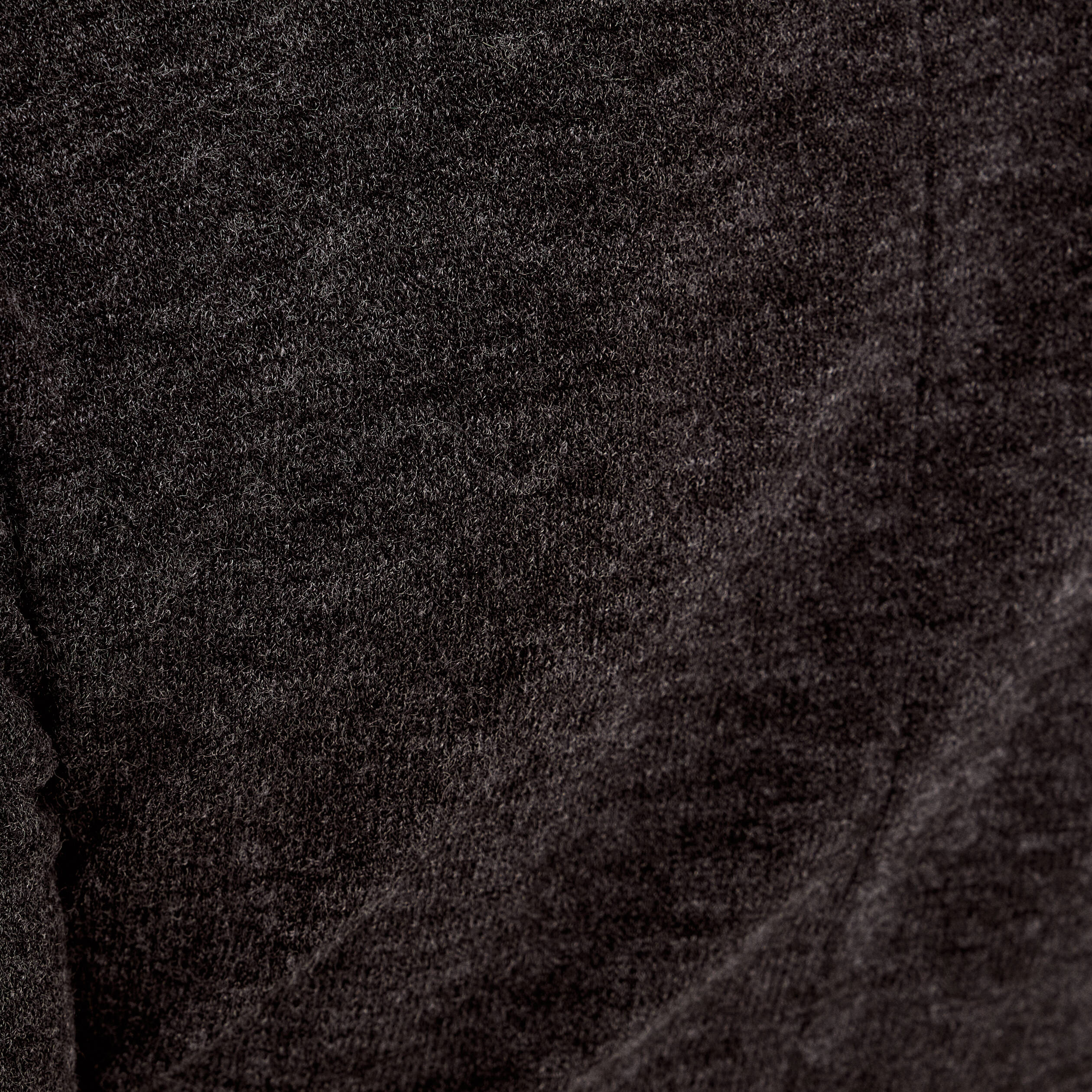 Pull ajust&eacute; court manches longues gris fonc&eacute; femme