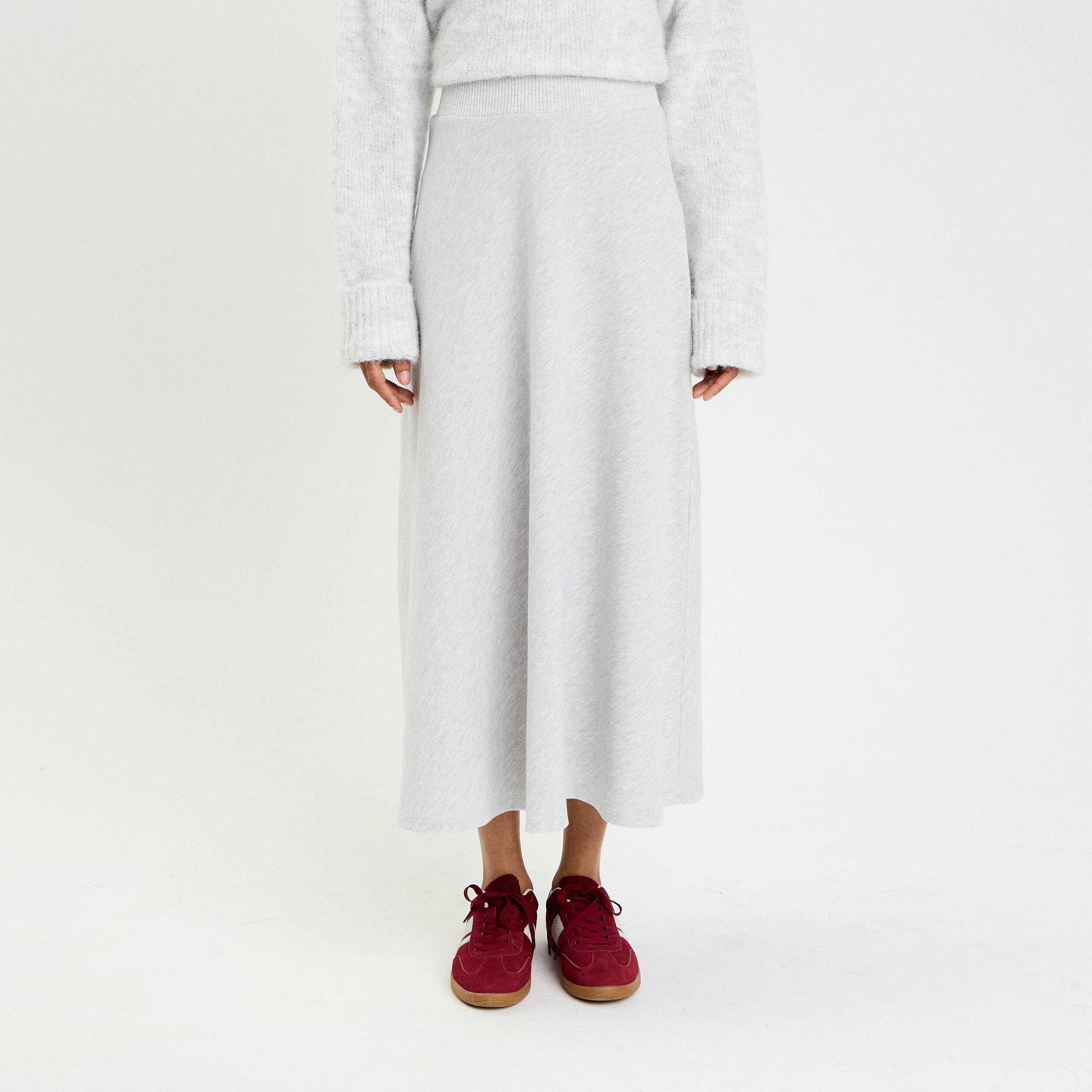 Jupe longue &eacute;vas&eacute;e en maille gris clair femme