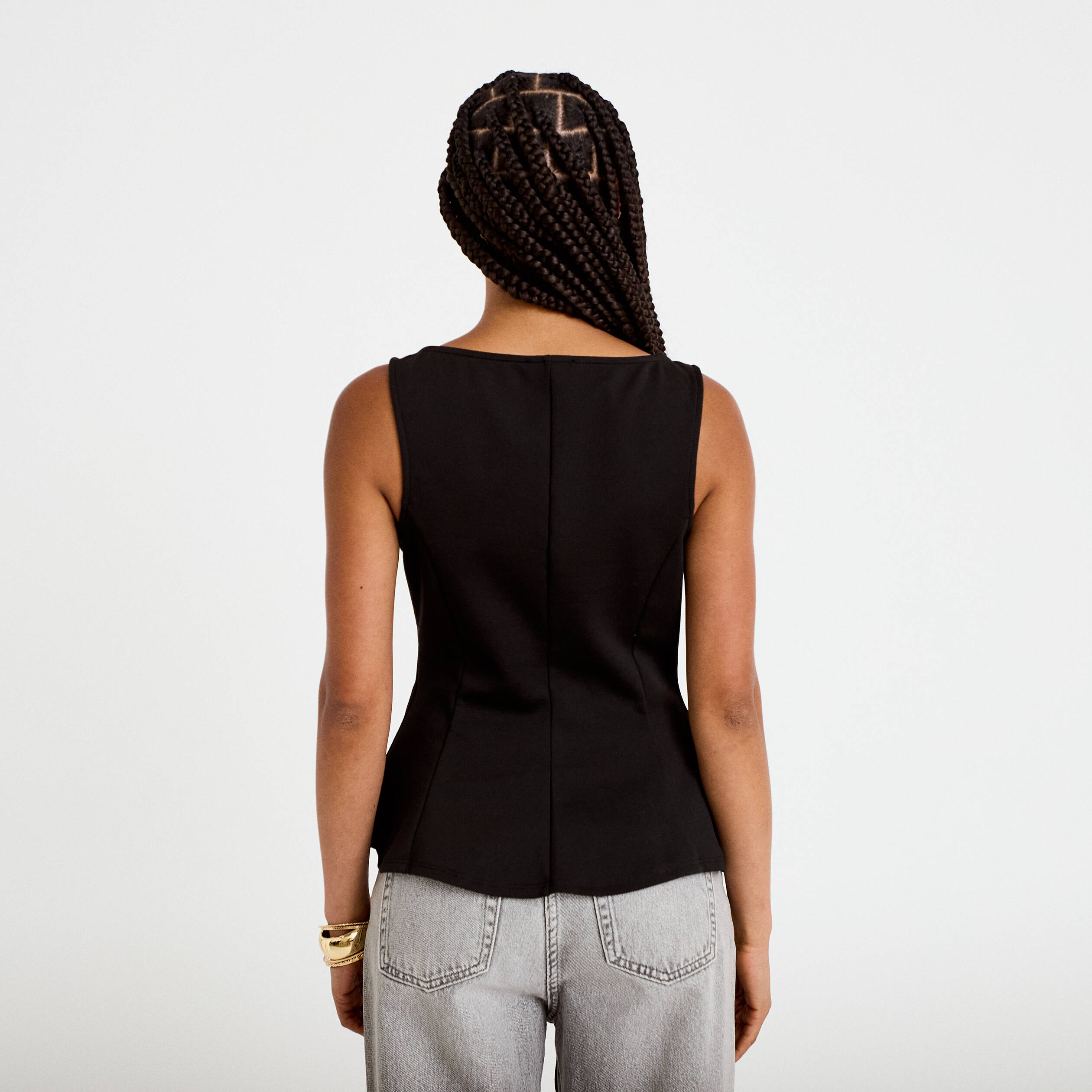 Top p&eacute;plum sans manches col rond noir femme