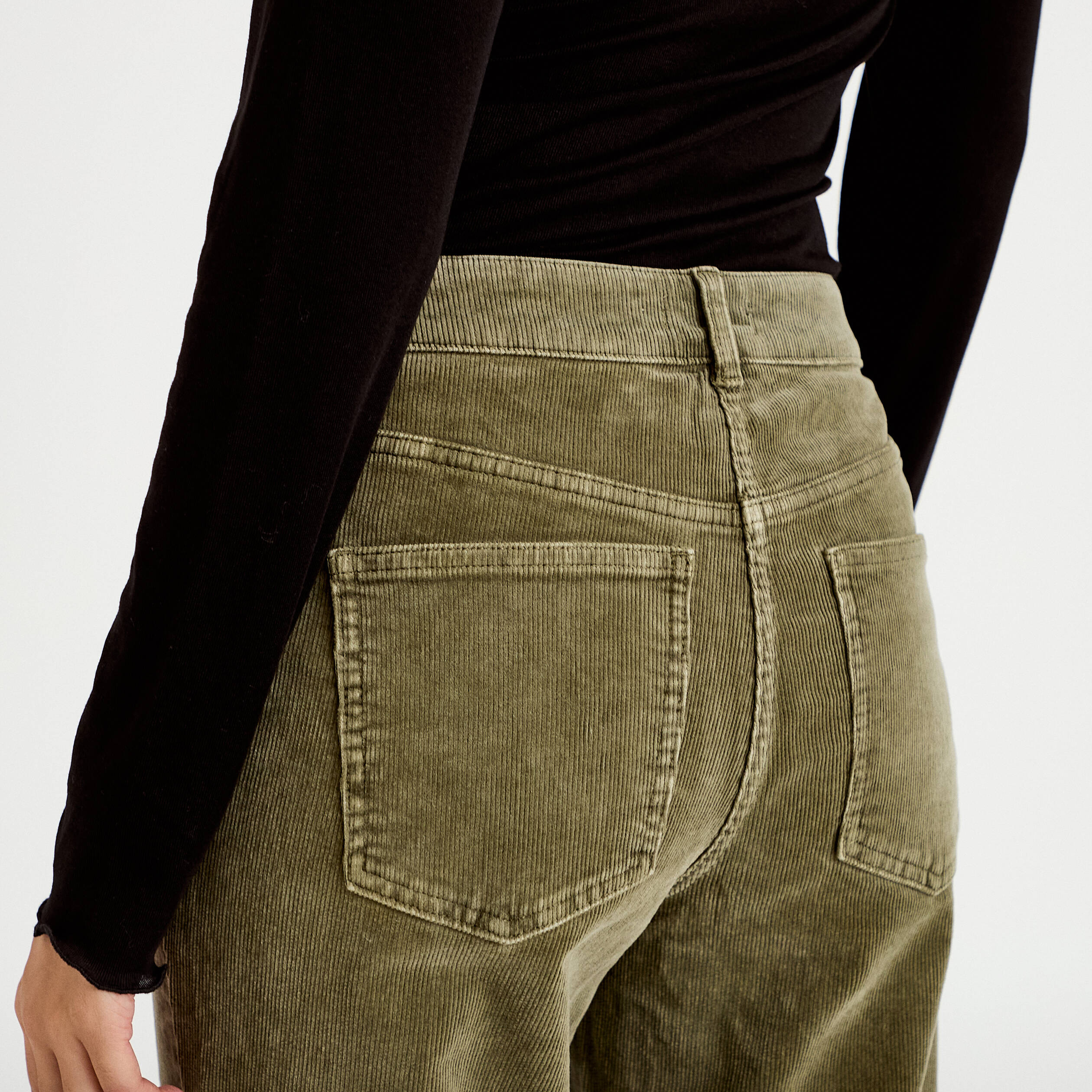 Pantalon droit en velours vert kaki femme