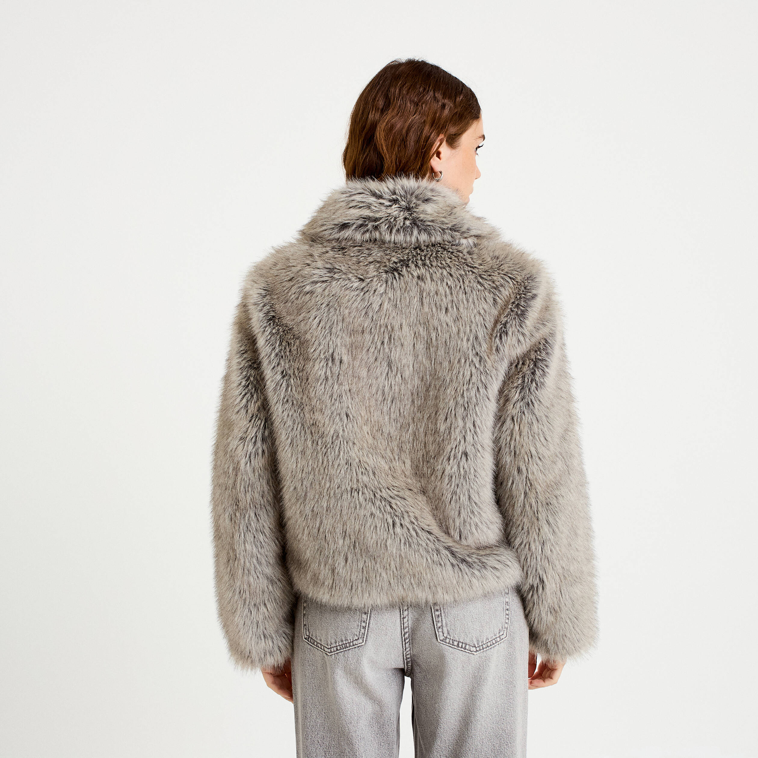 Veste courte en fausse fourrure gris clair femme