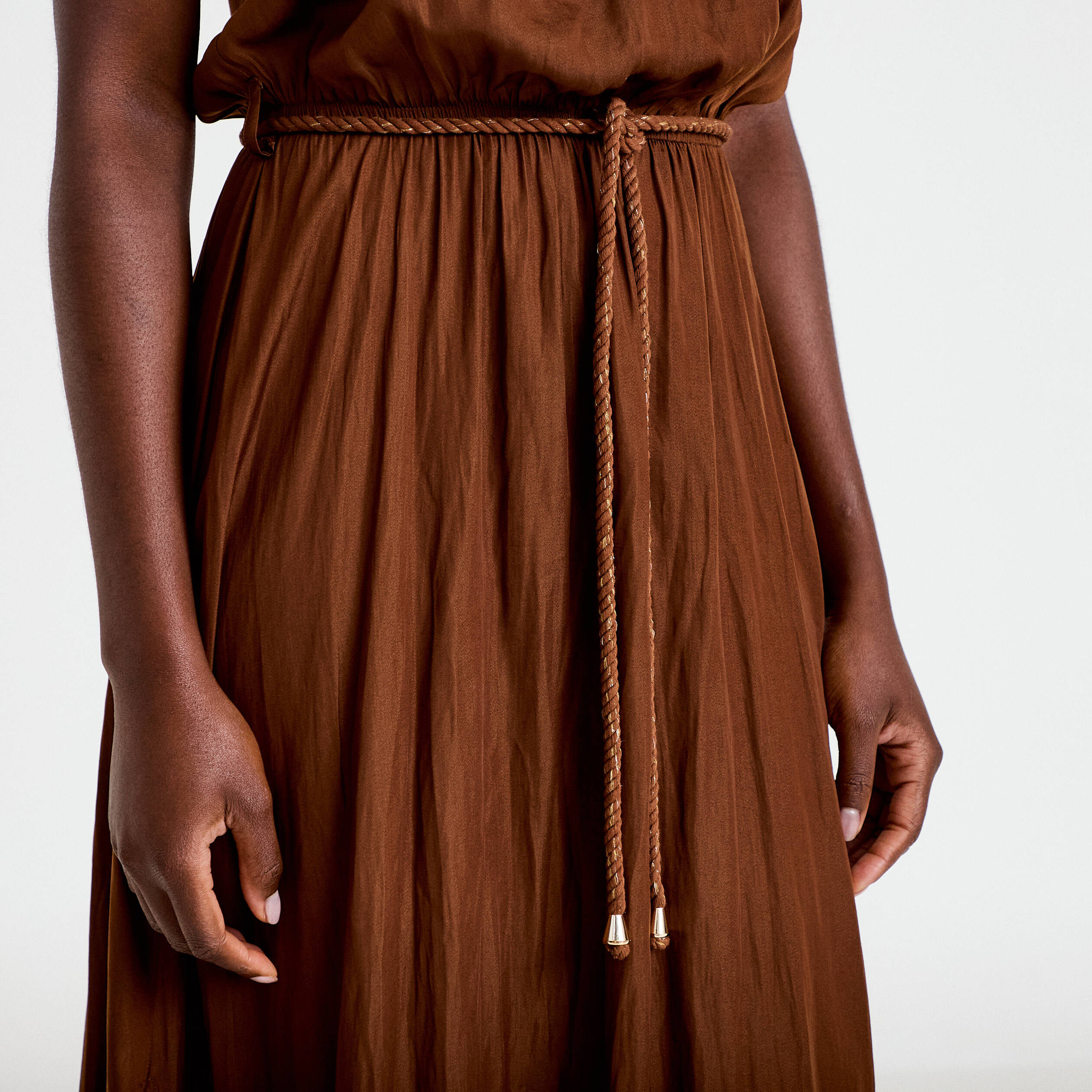 Robe longue &eacute;vas&eacute;e col v bretelles marron femme