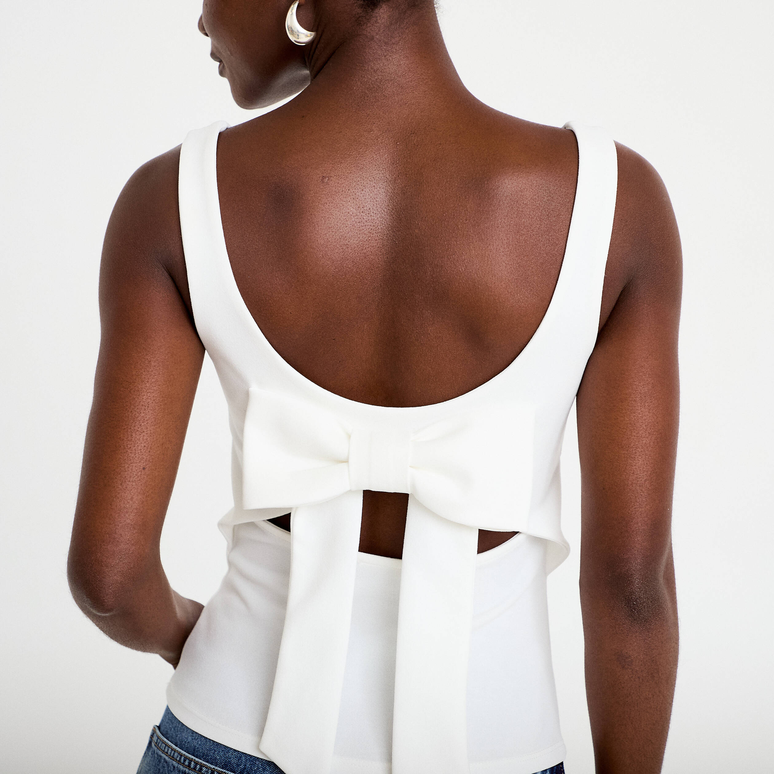 Top cintr&eacute; sans manches col carr&eacute; ecru femme