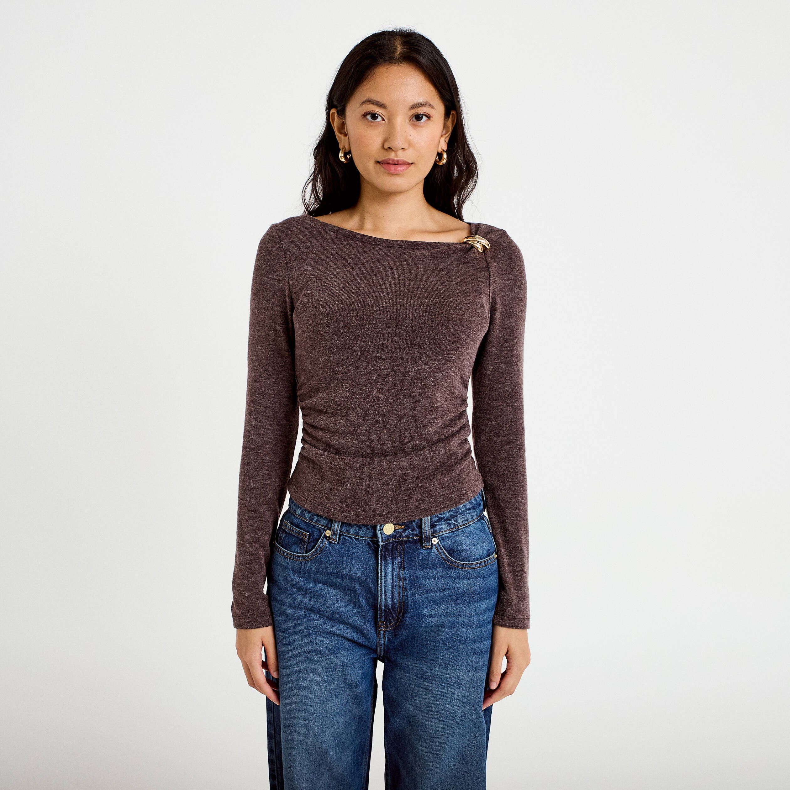 Top cintr&eacute; col bateau manches longues marron fonc&eacute; femme