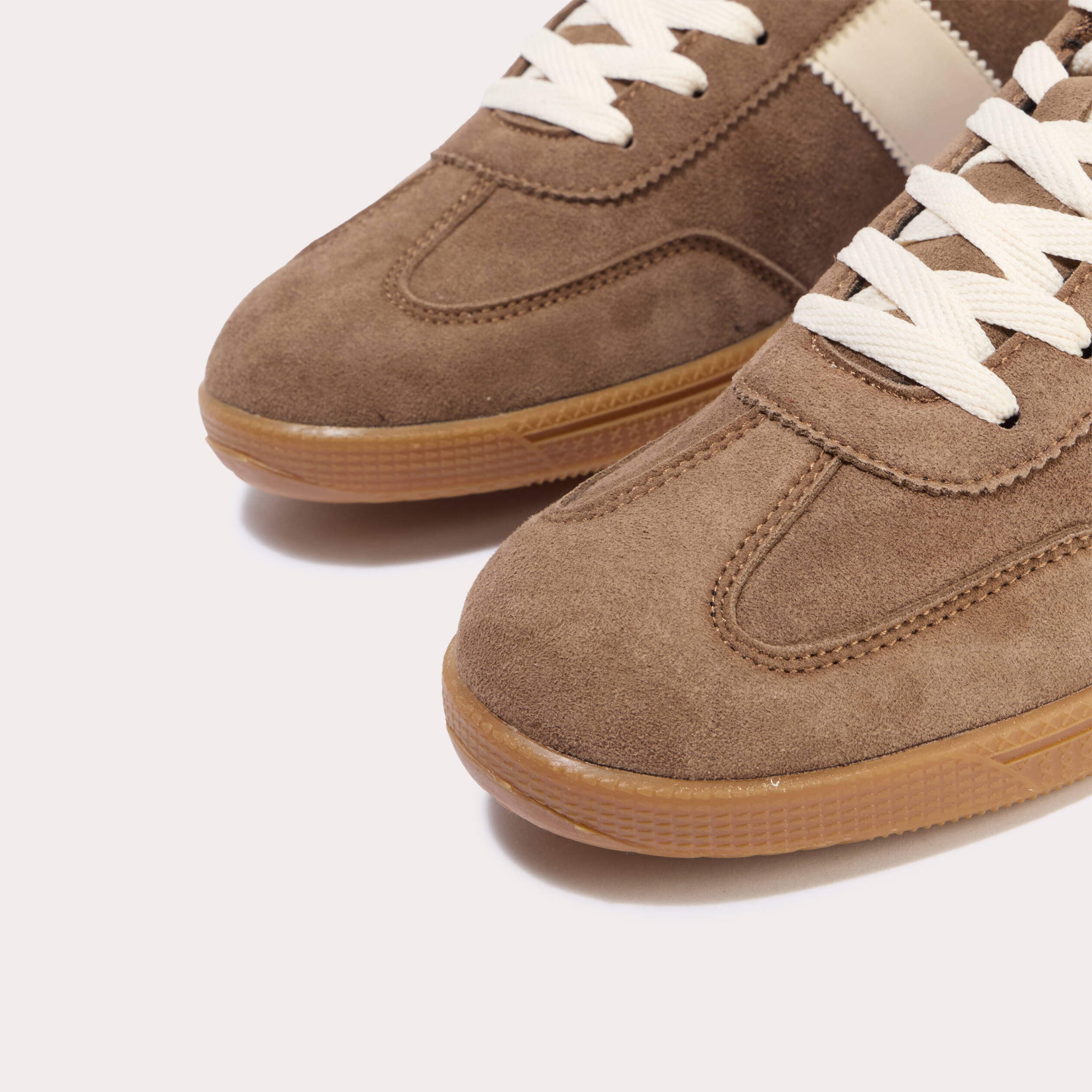 Baskets basses &agrave; lacets beige femme