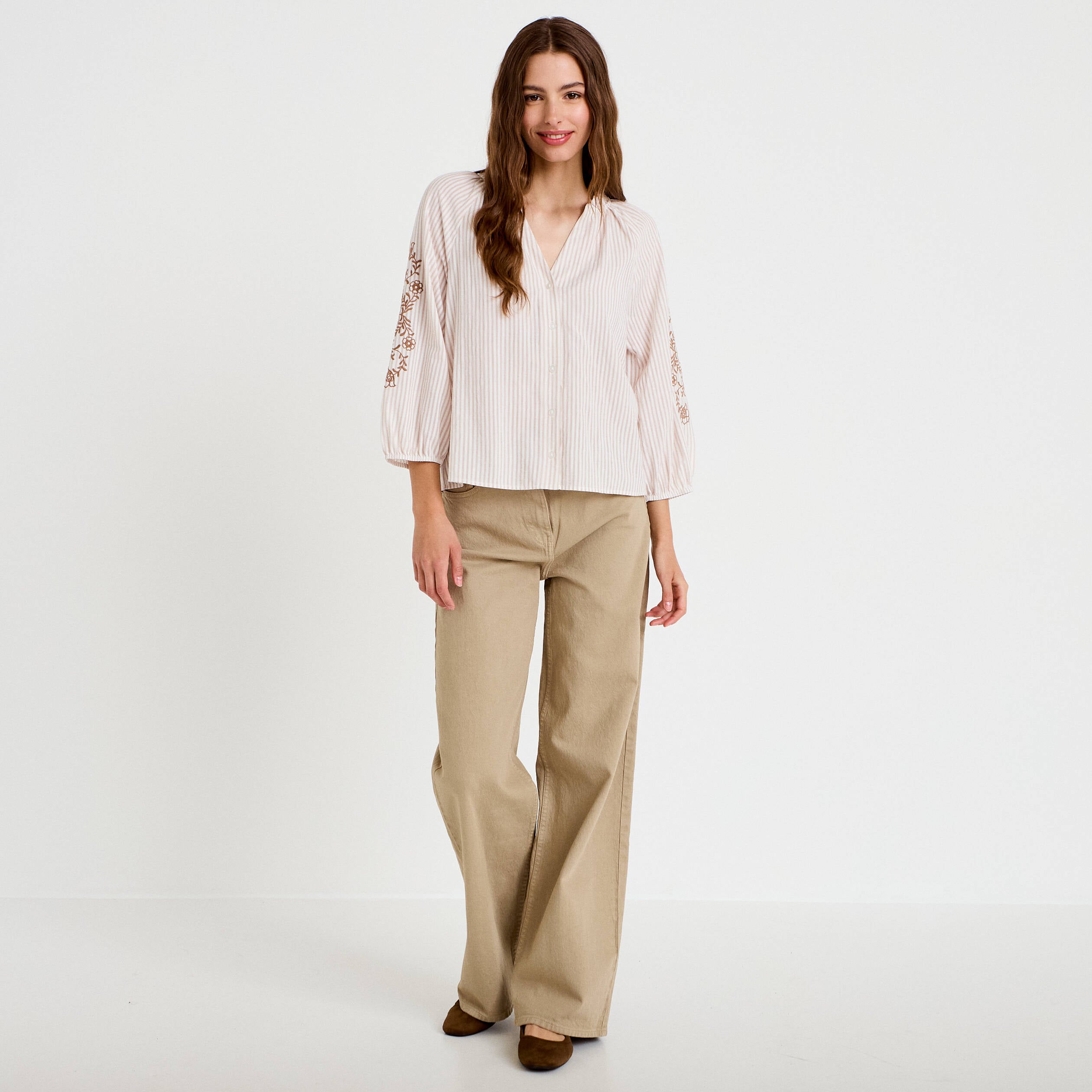 Blouse col v broderie manches 3/4 sable femme