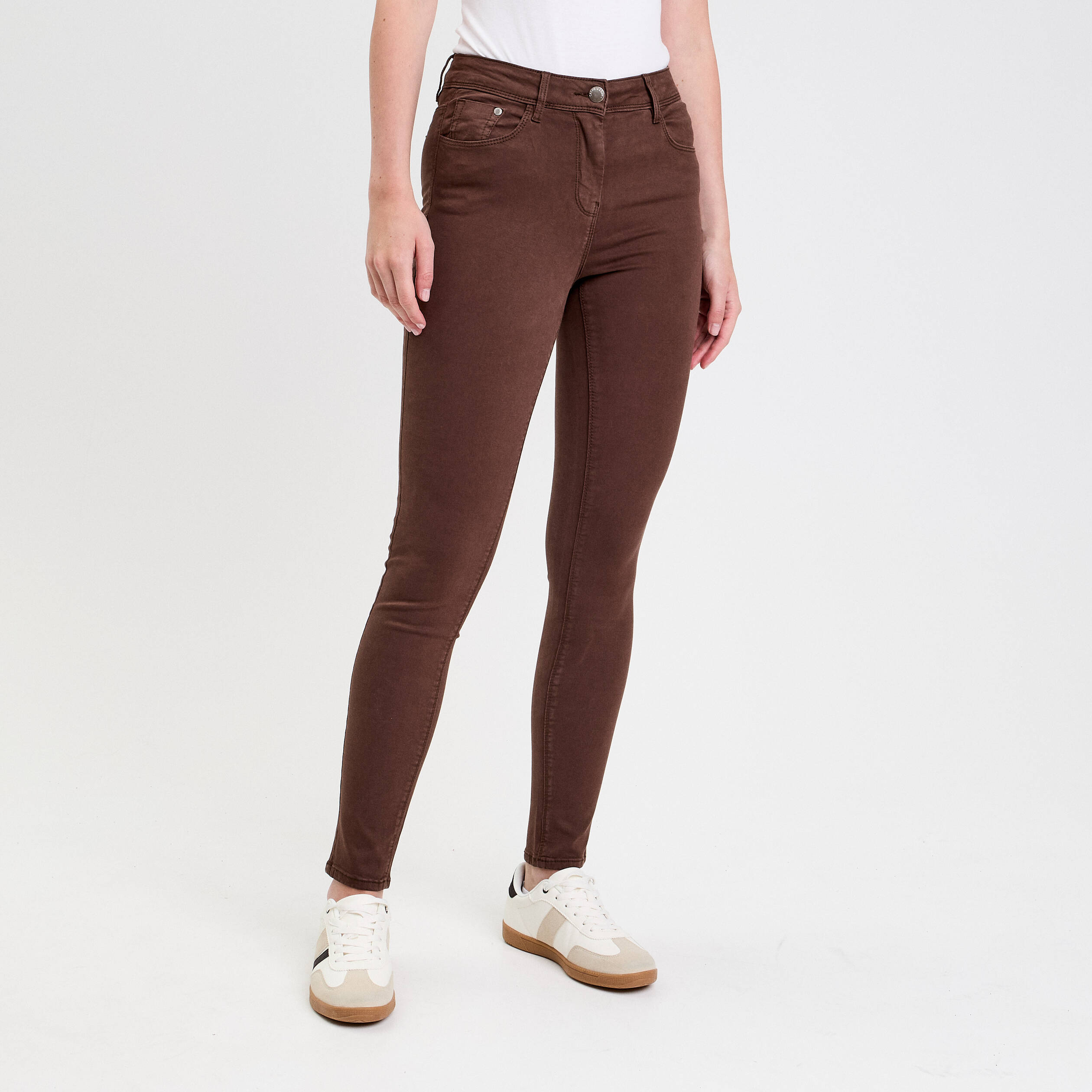 Jeans slim 5 poches marron fonc&eacute; femme