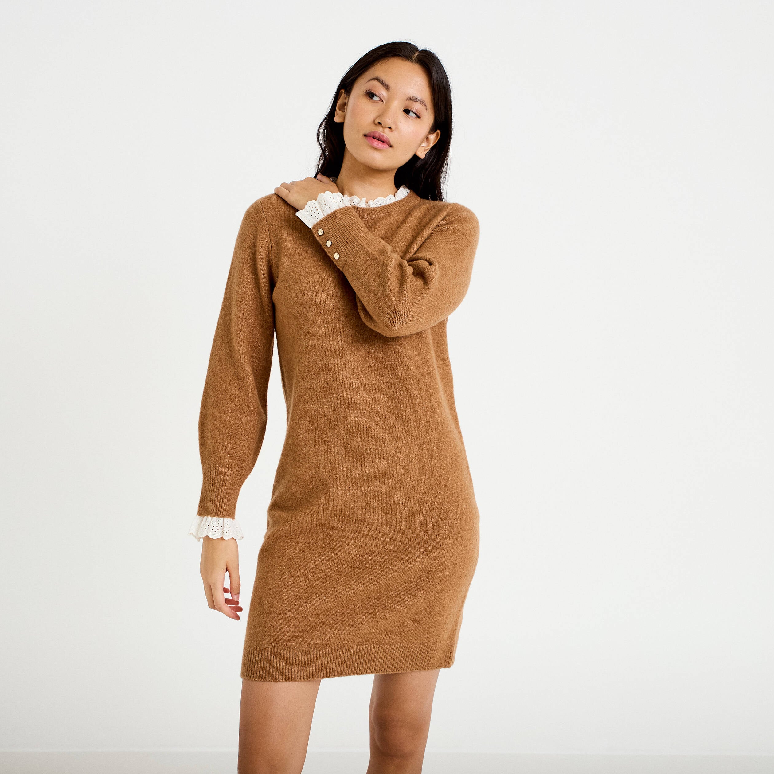 Robe pull ajust&eacute;e col rond dentelle camel femme