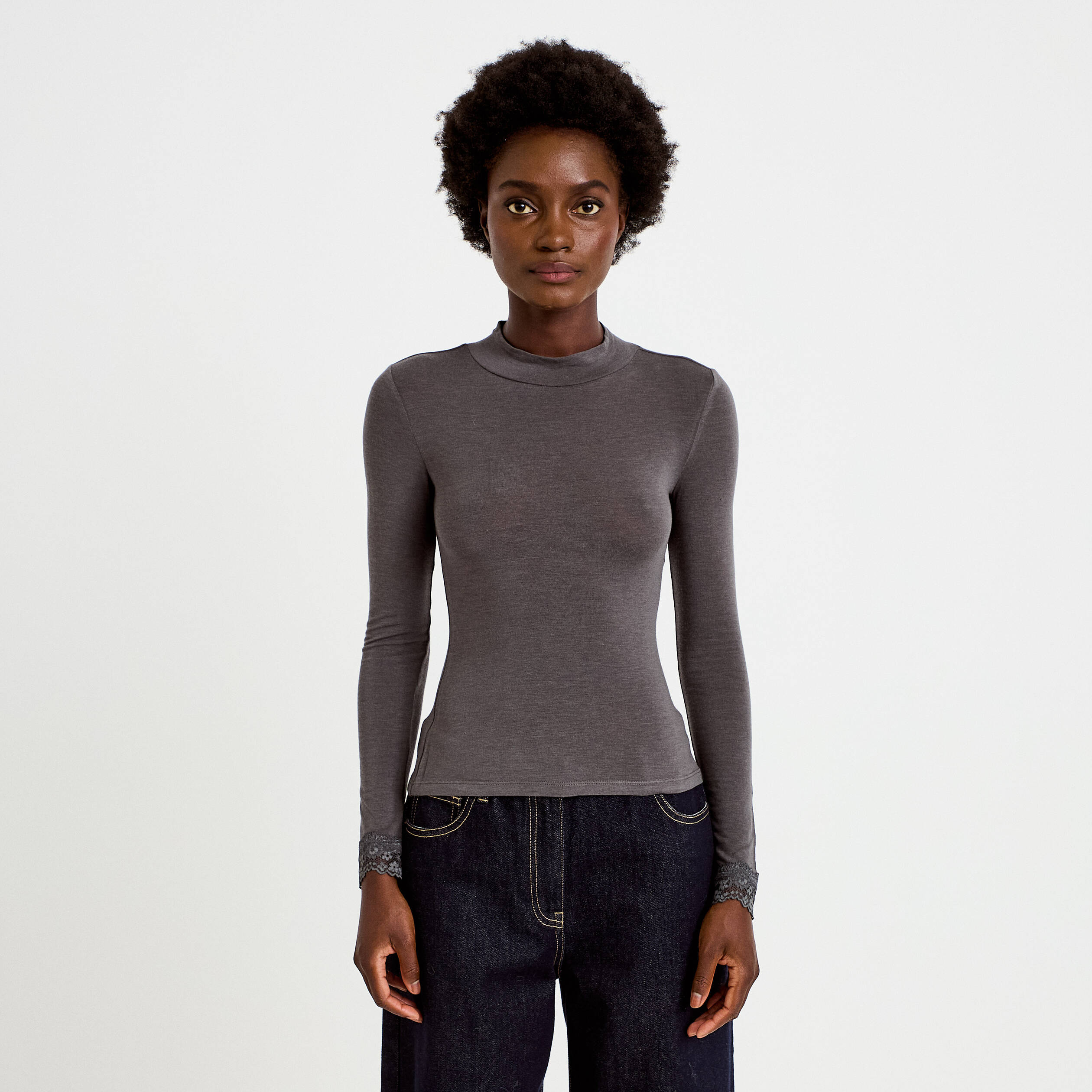 T-shirt ajust&eacute; col roul&eacute; dentelle gris fonc&eacute; femme