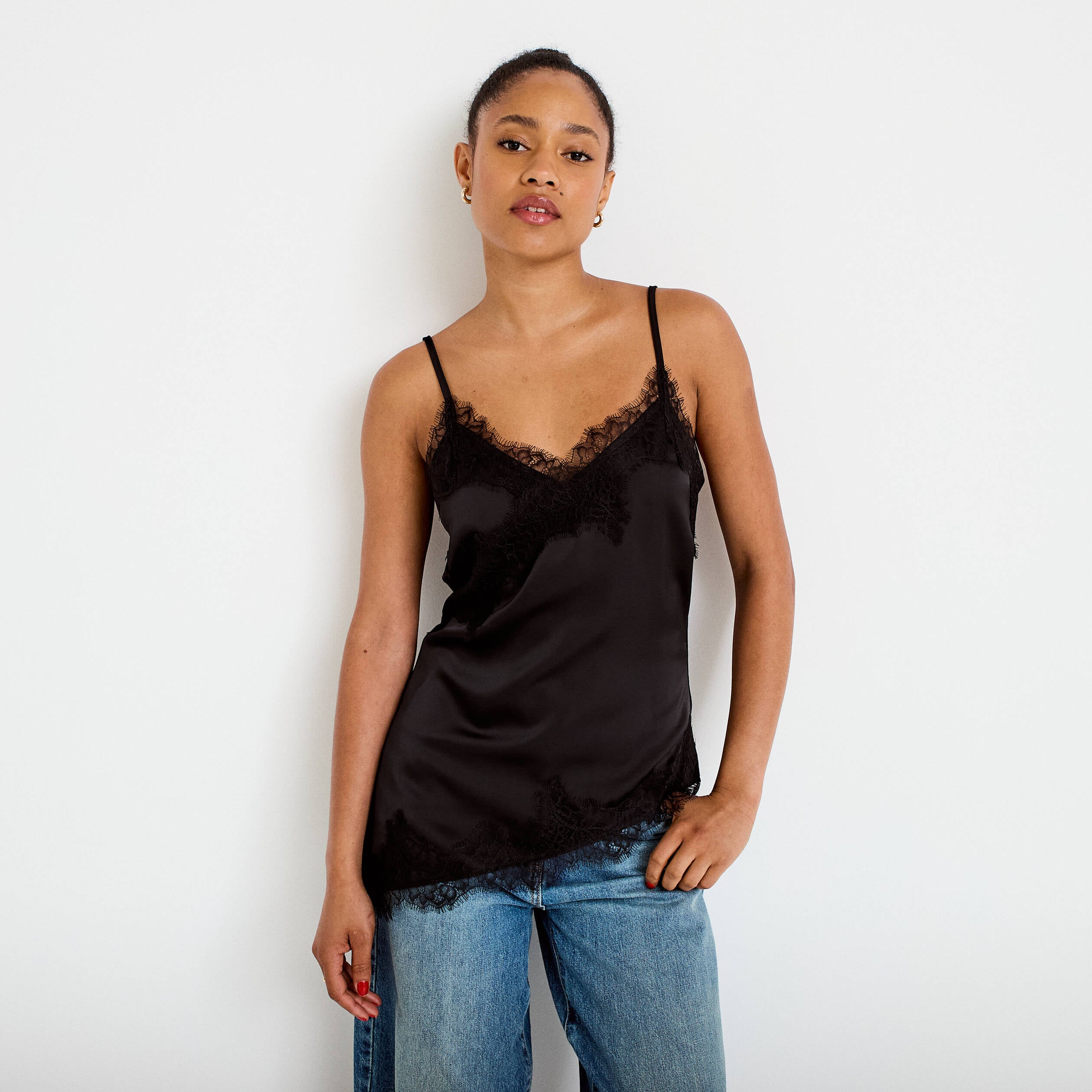 D&eacute;bardeur ajust&eacute; d&eacute;collet&eacute; dentelle noir femme
