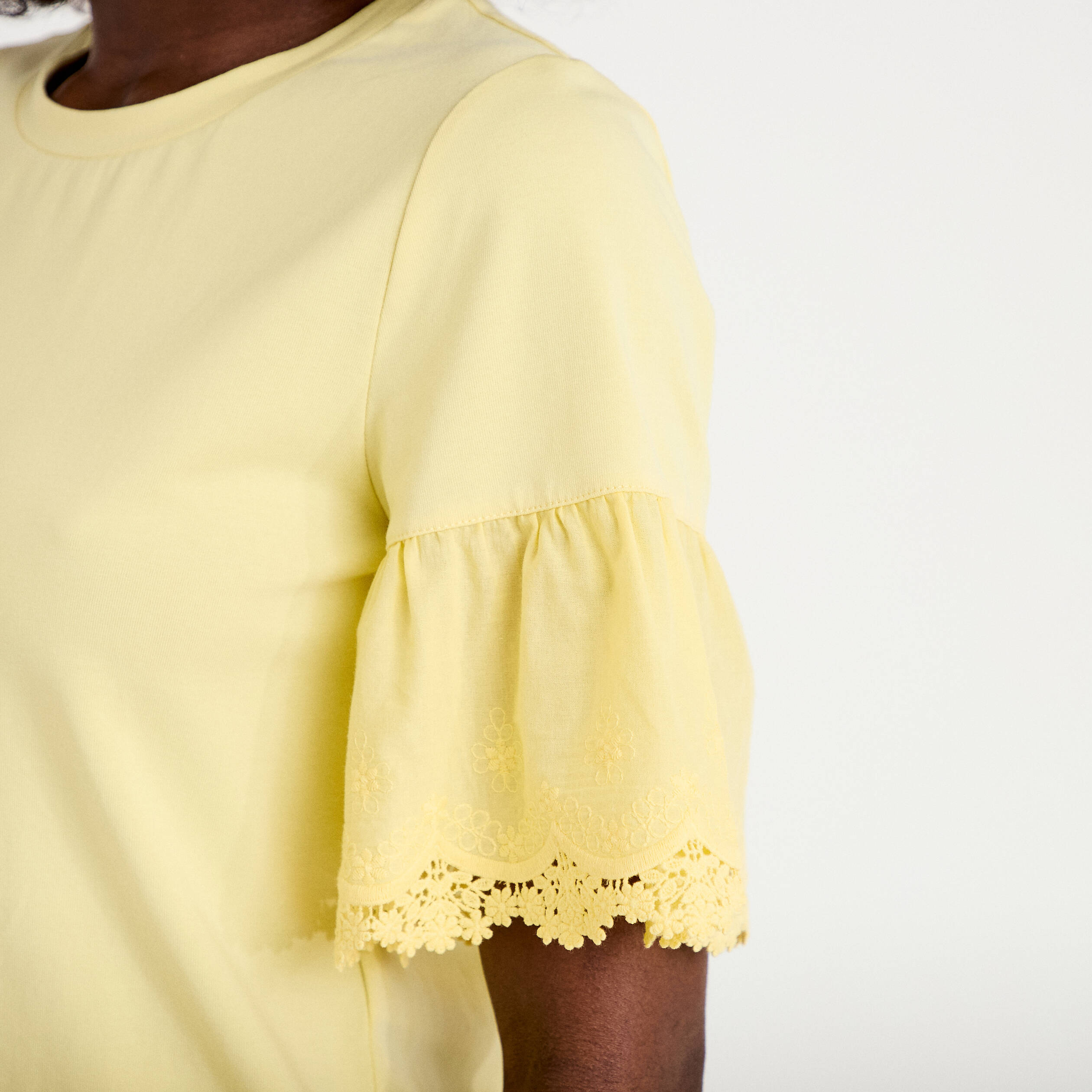 T-shirt broderie manches courtes jaune clair femme
