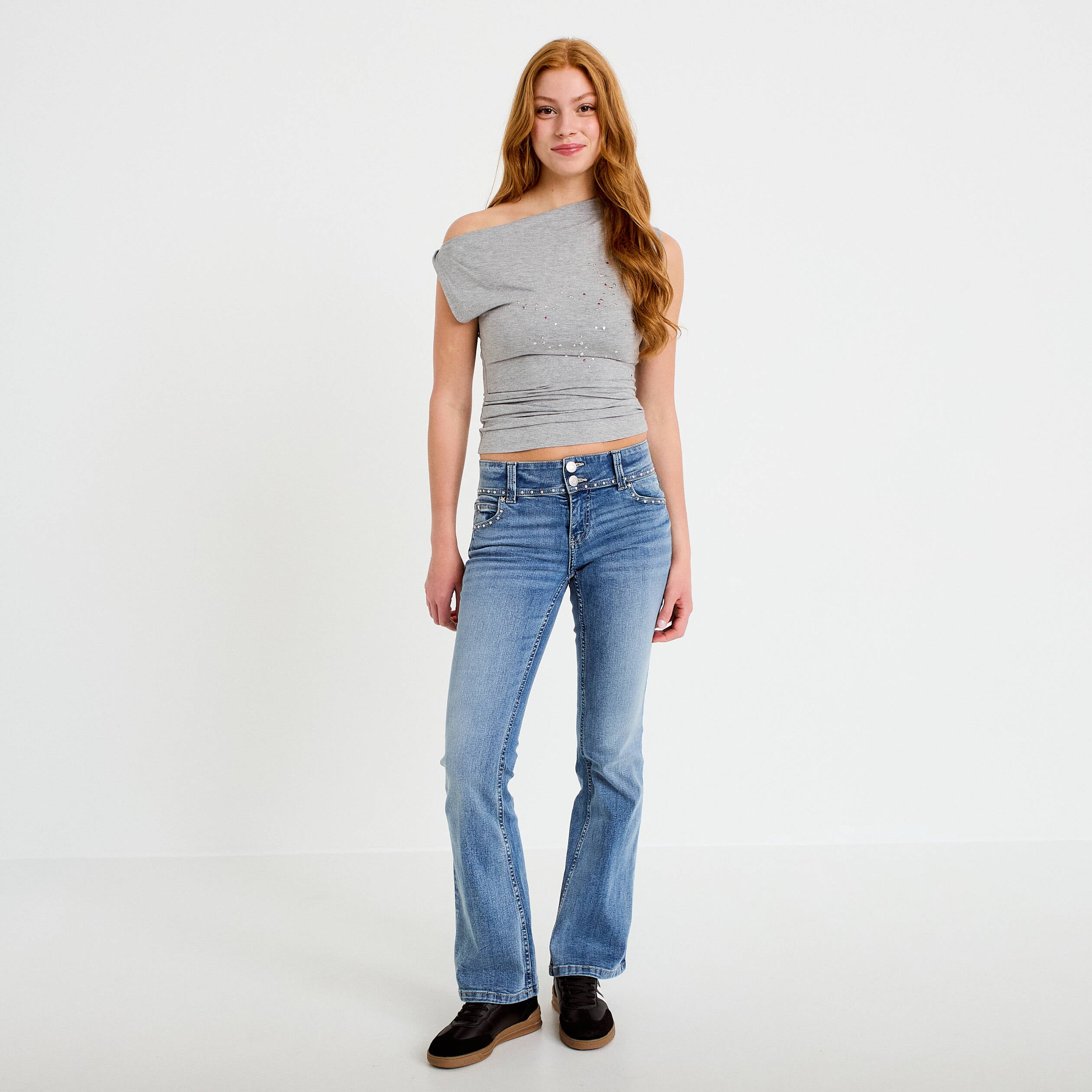 Top ajust&eacute; sans manches col bateau gris clair femme