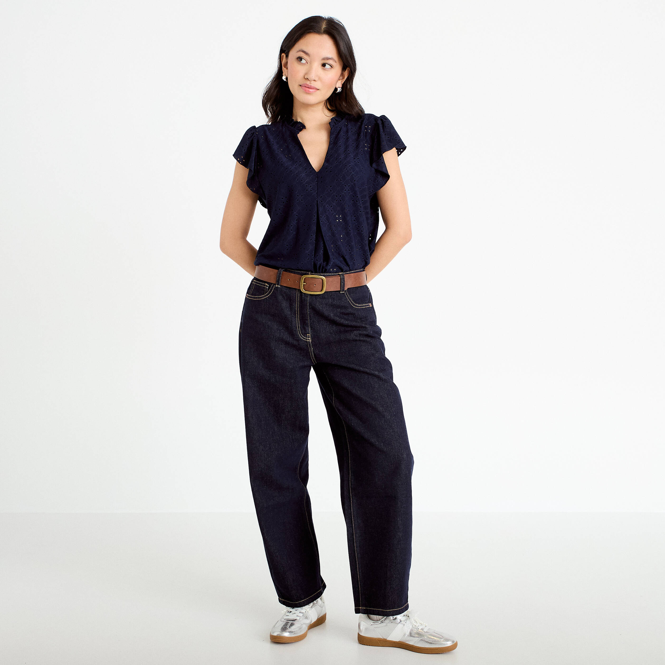 Blouse ajour&eacute;e col v manches courtes bleu marine femme