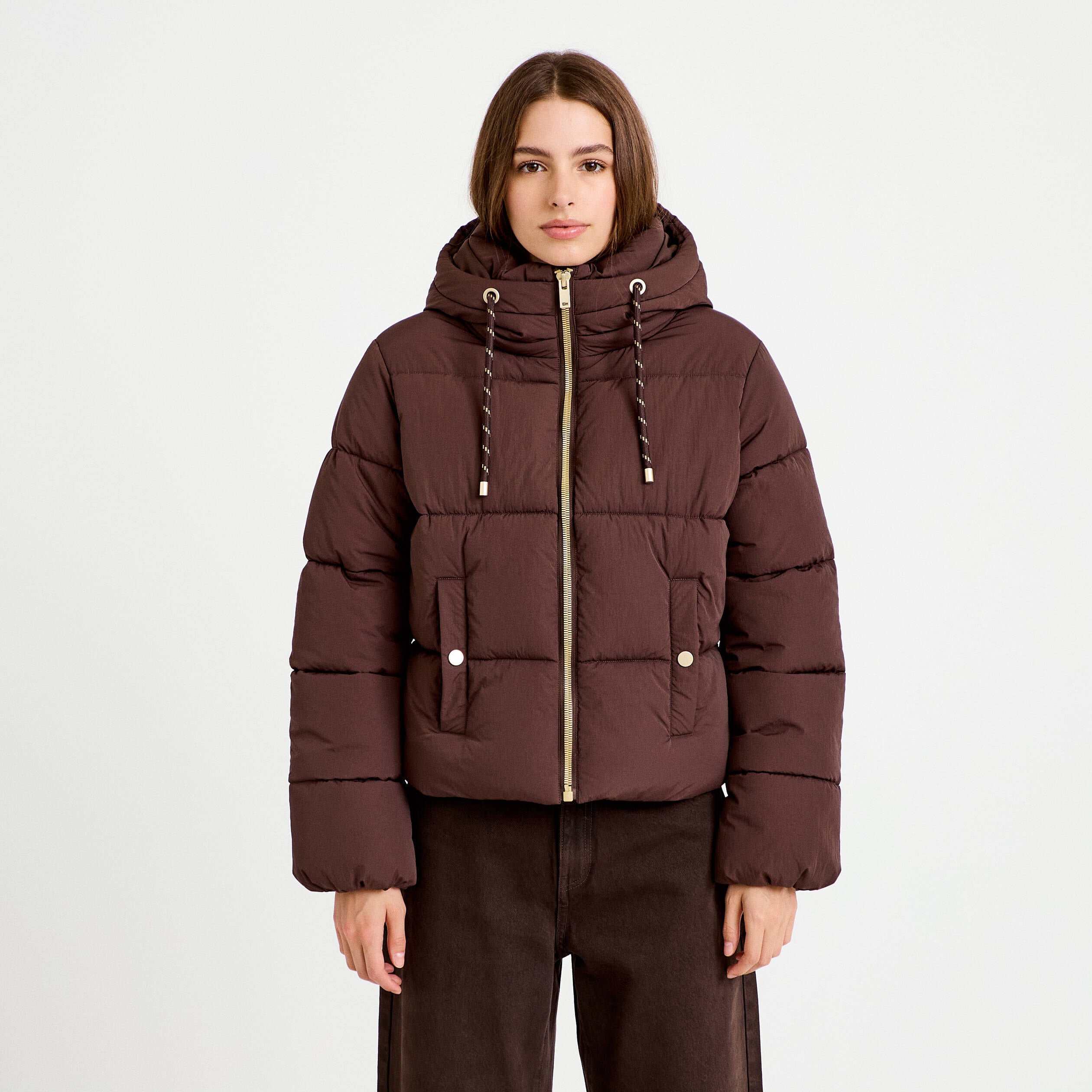 Doudoune droite cropped &agrave; capuche marron fonc&eacute; femme