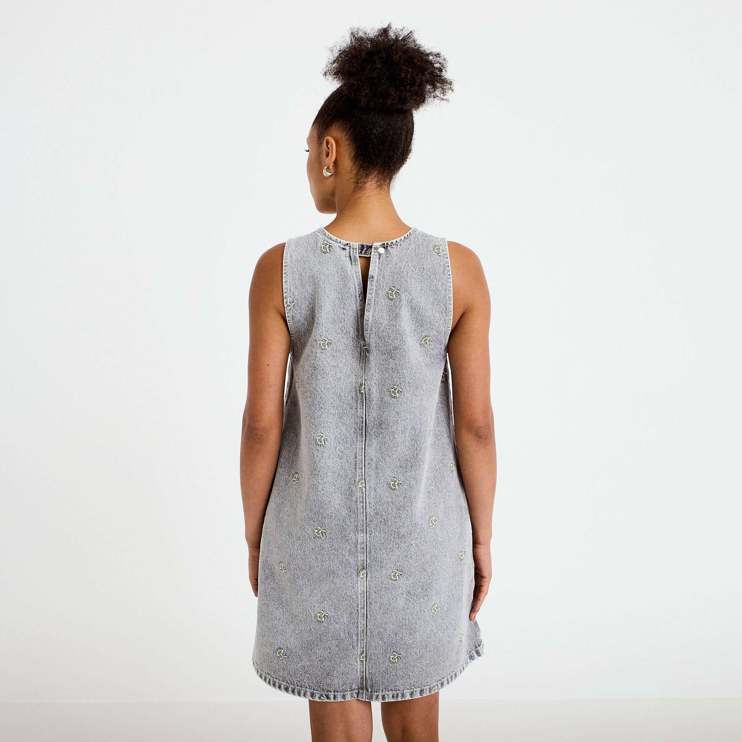 Robe courte &eacute;vas&eacute;e en jean sans manches denim gris femme