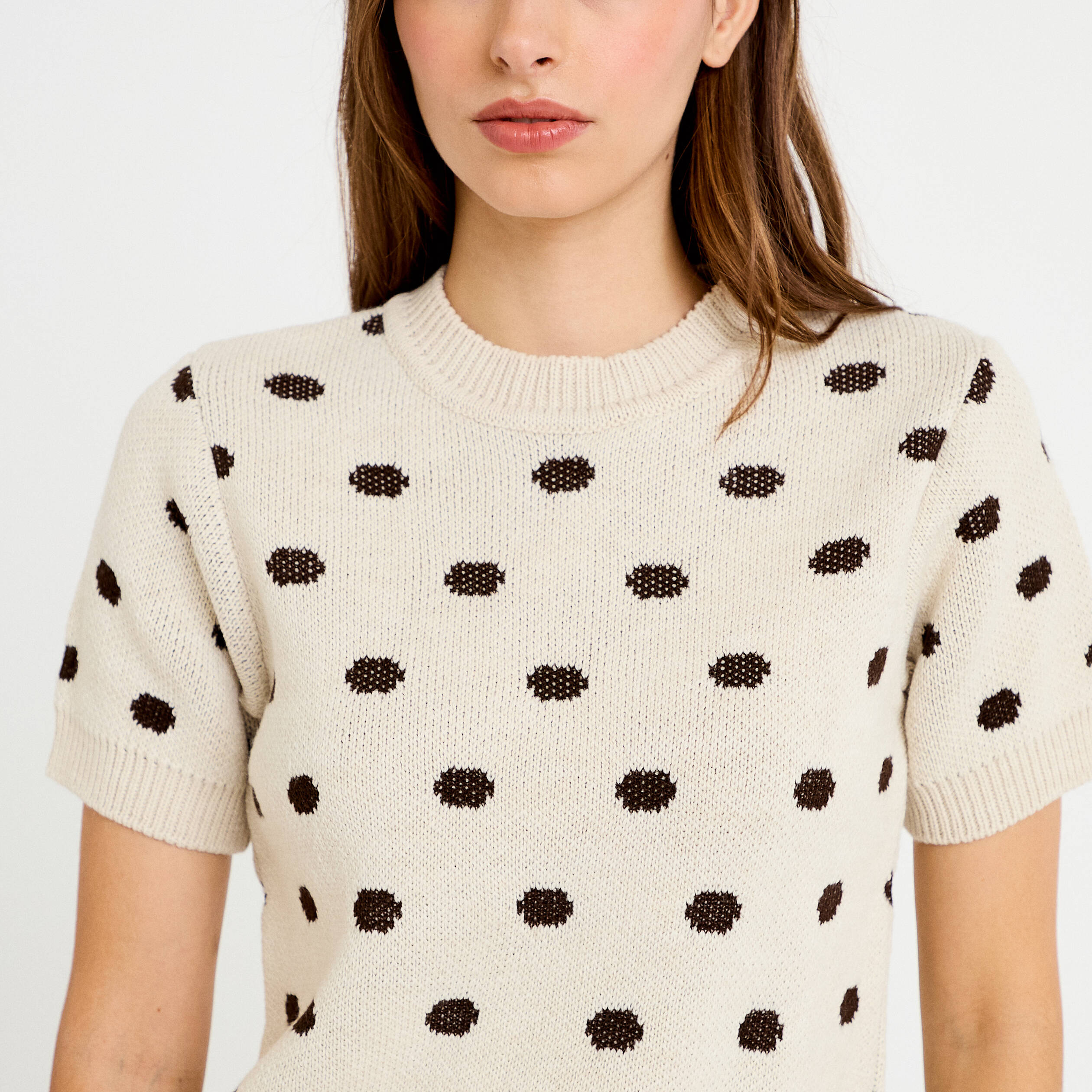 Pull cintr&eacute; col rond manches courtes ecru femme