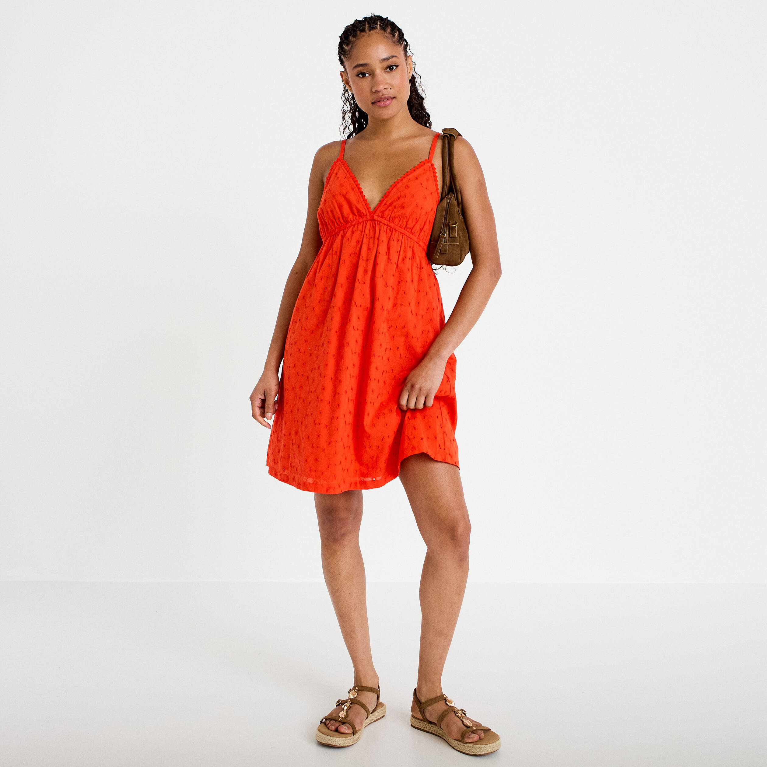 Robe courte &eacute;vas&eacute;e col v bretelles orange fonc&eacute; femme