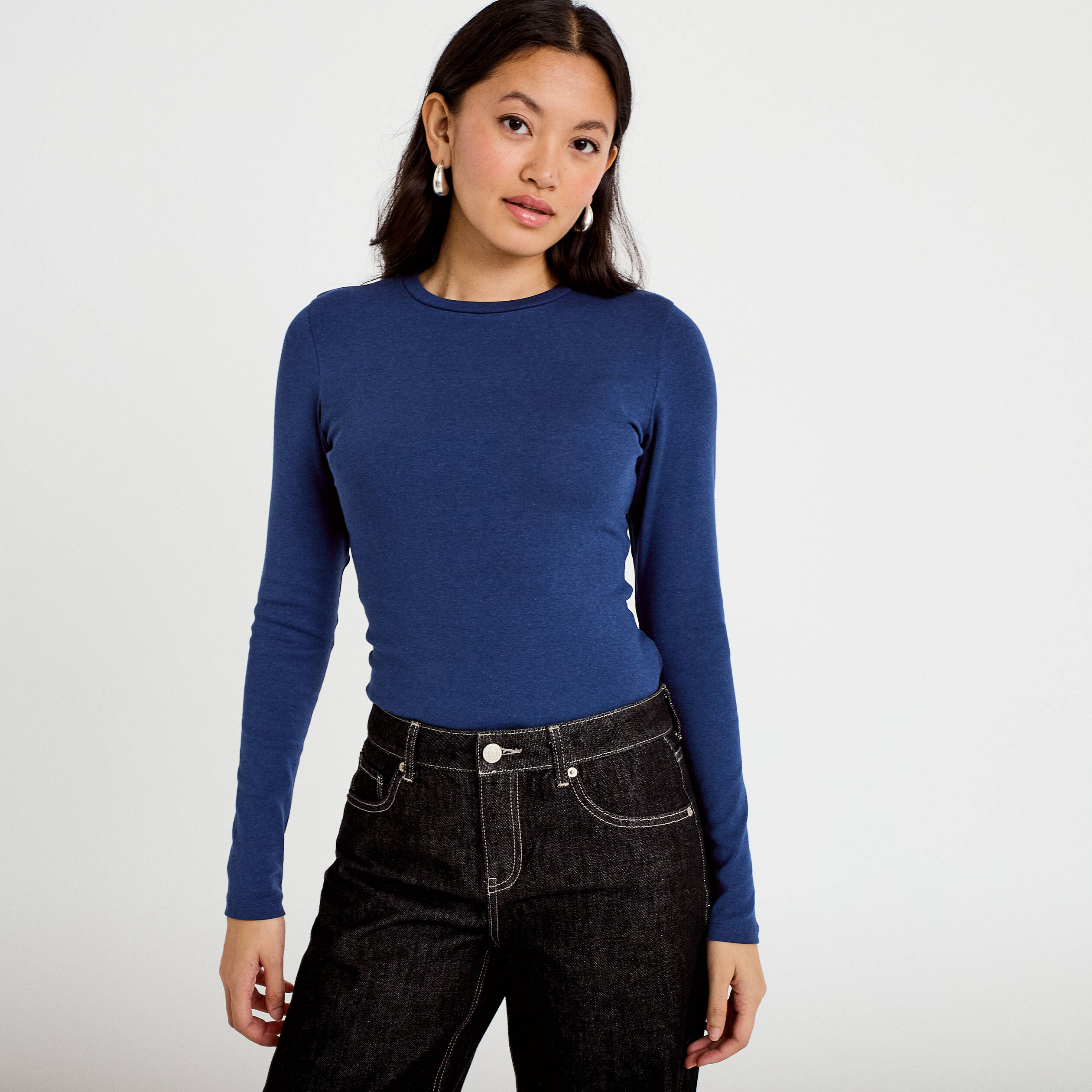 T-shirt cintr&eacute; col rond manches longues bleu fonc&eacute; femme