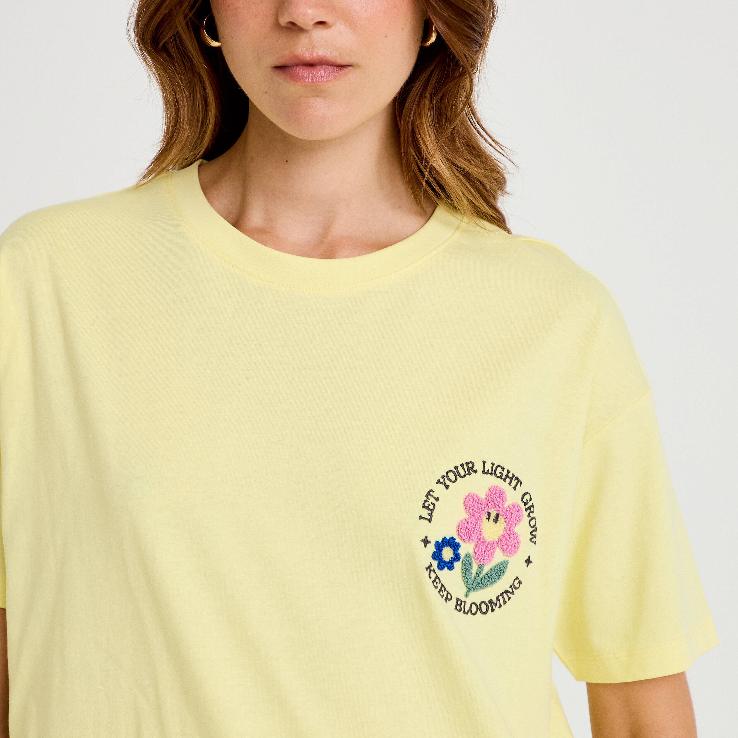 T-shirt bouclettes manches courtes jaune pastel femme