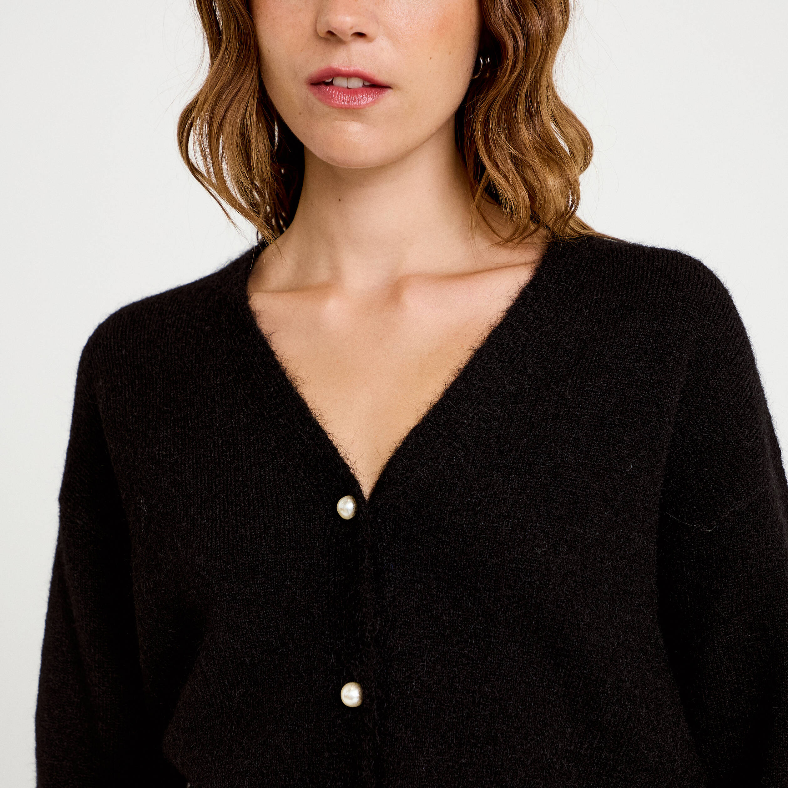 Gilet court ajust&eacute; col v manches longues noir femme