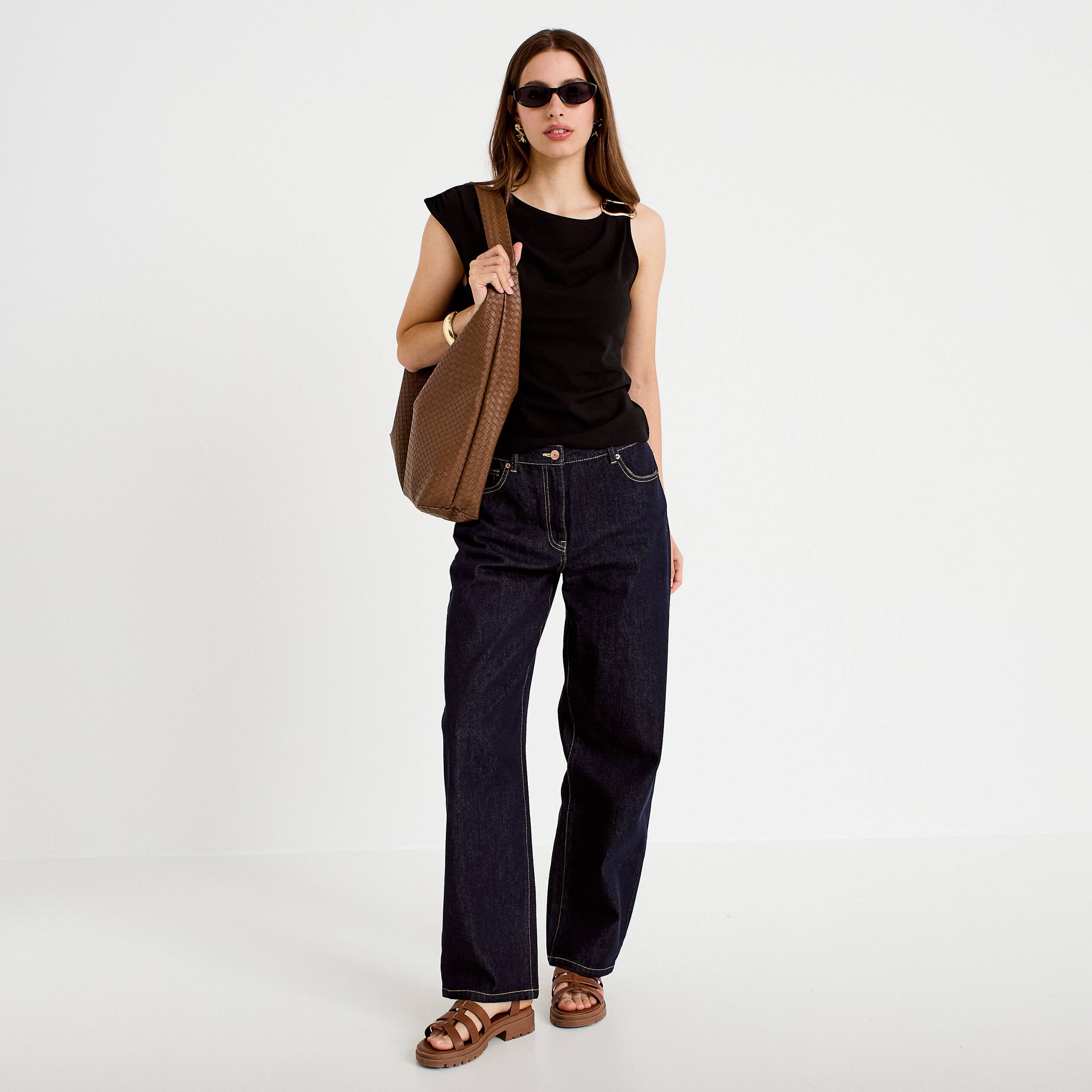Top asym&eacute;trique d&eacute;tail bijou noir femme