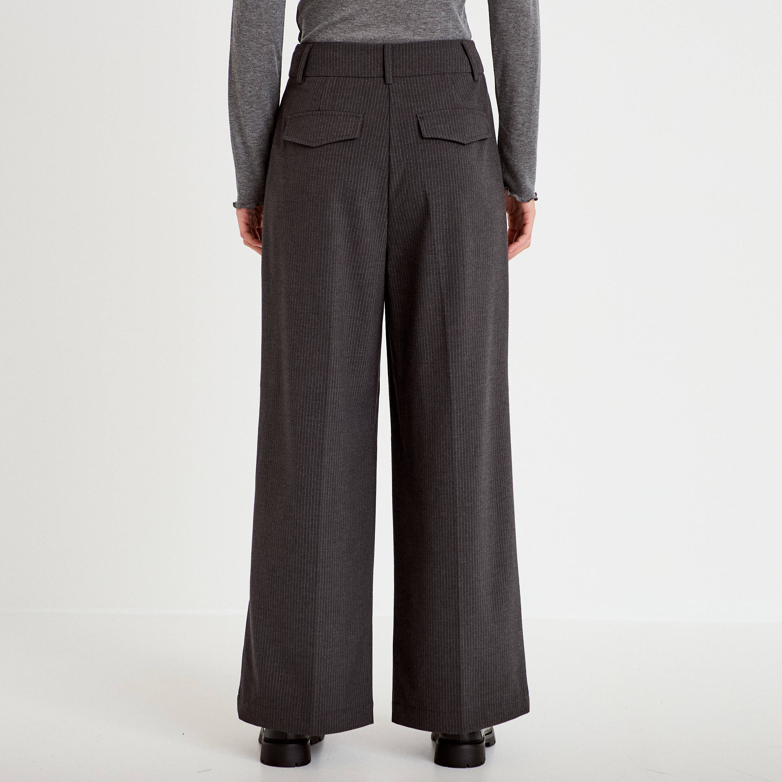 Pantalon large &agrave; pinces gris femme