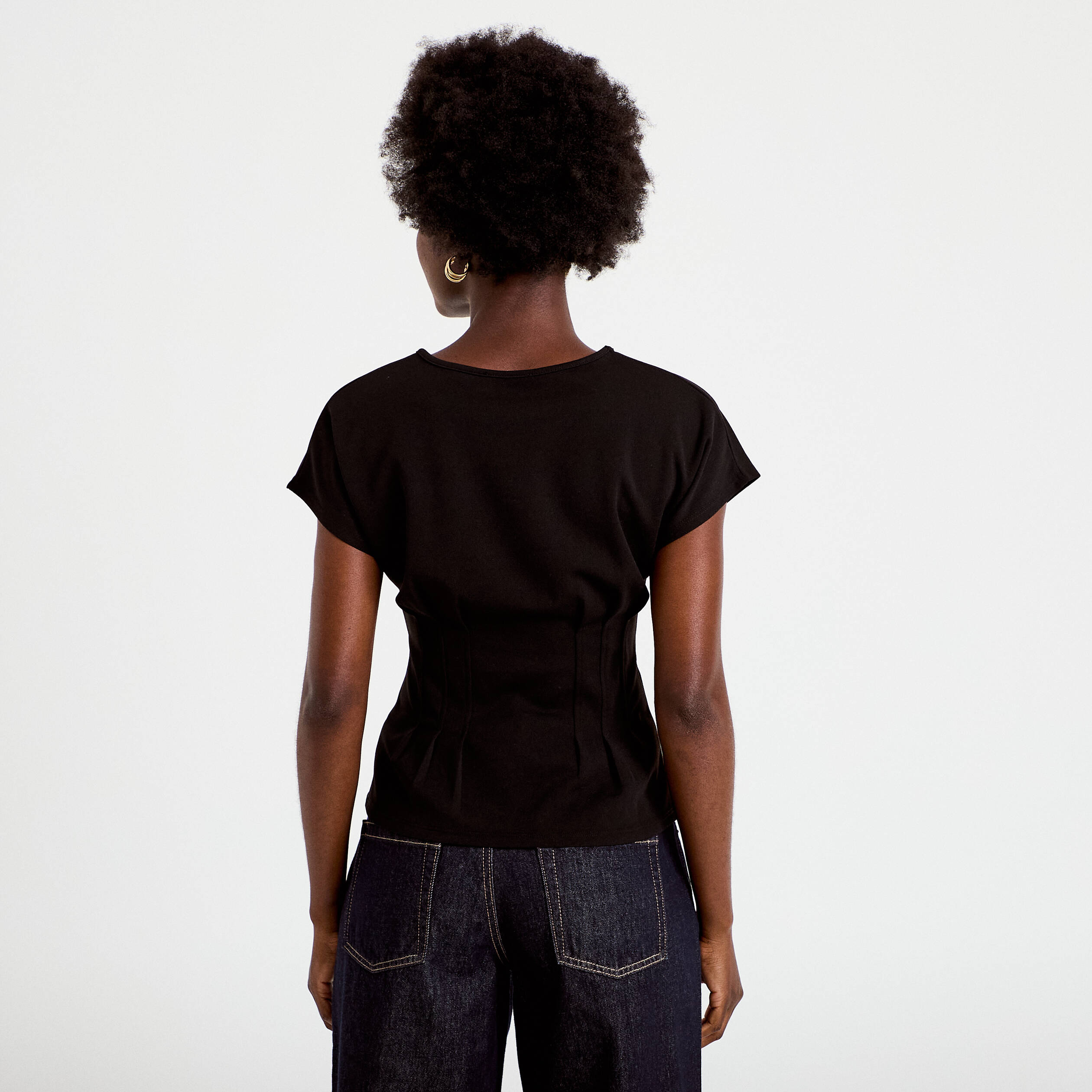 Top ajust&eacute; col rond manches courtes noir femme