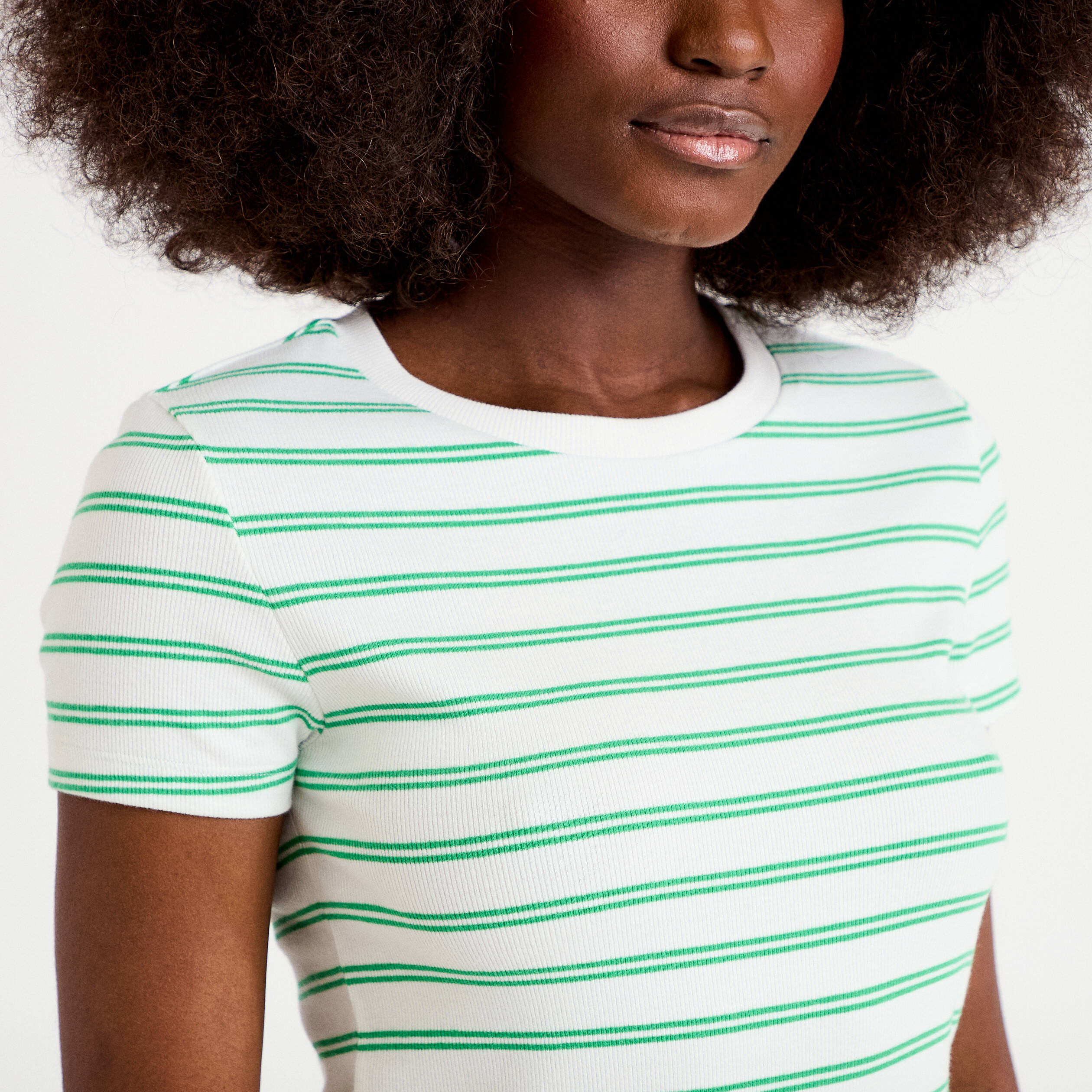 T-shirt c&ocirc;tel&eacute; ajust&eacute; vert femme