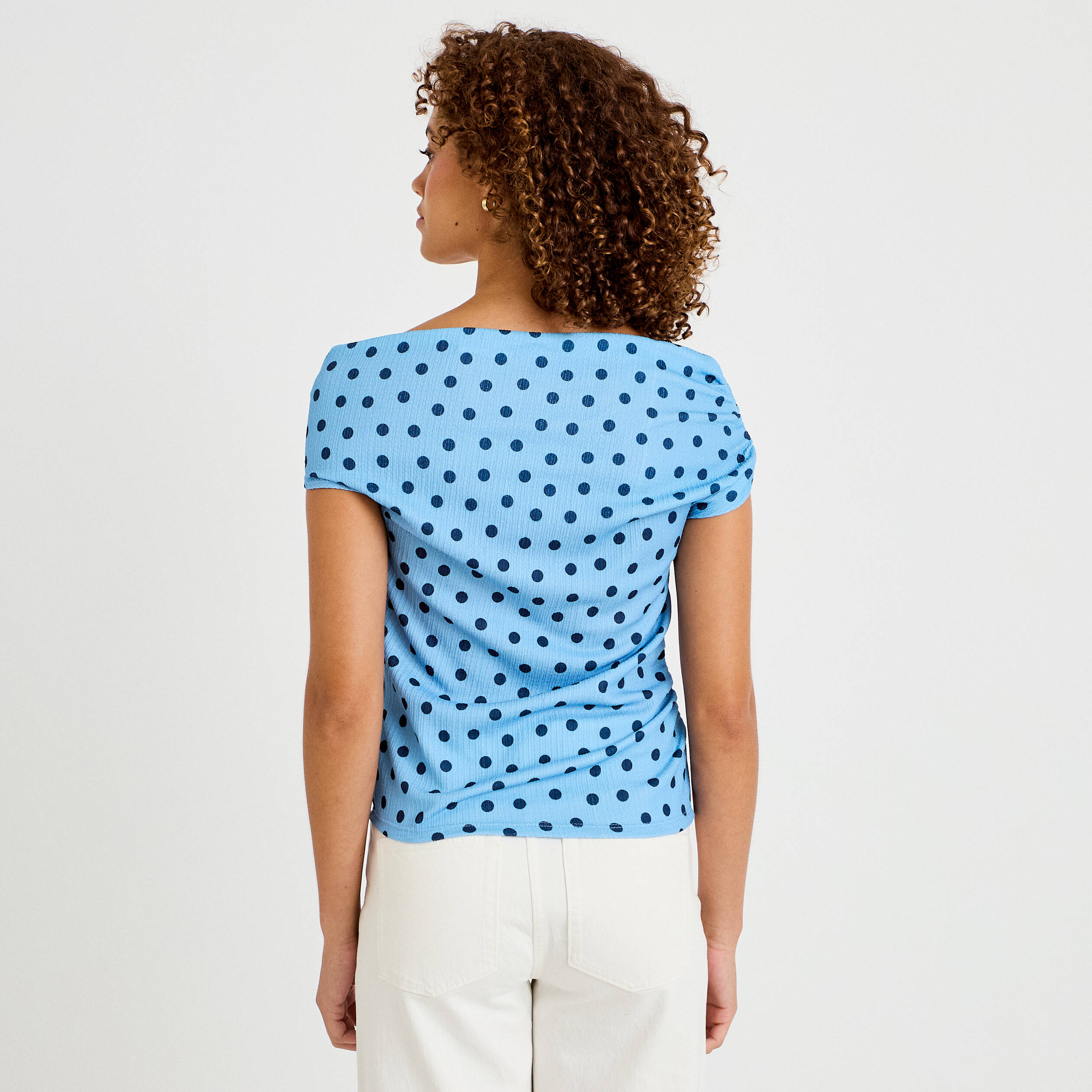 Top pliss&eacute; col bardot sans manches bleu ciel femme