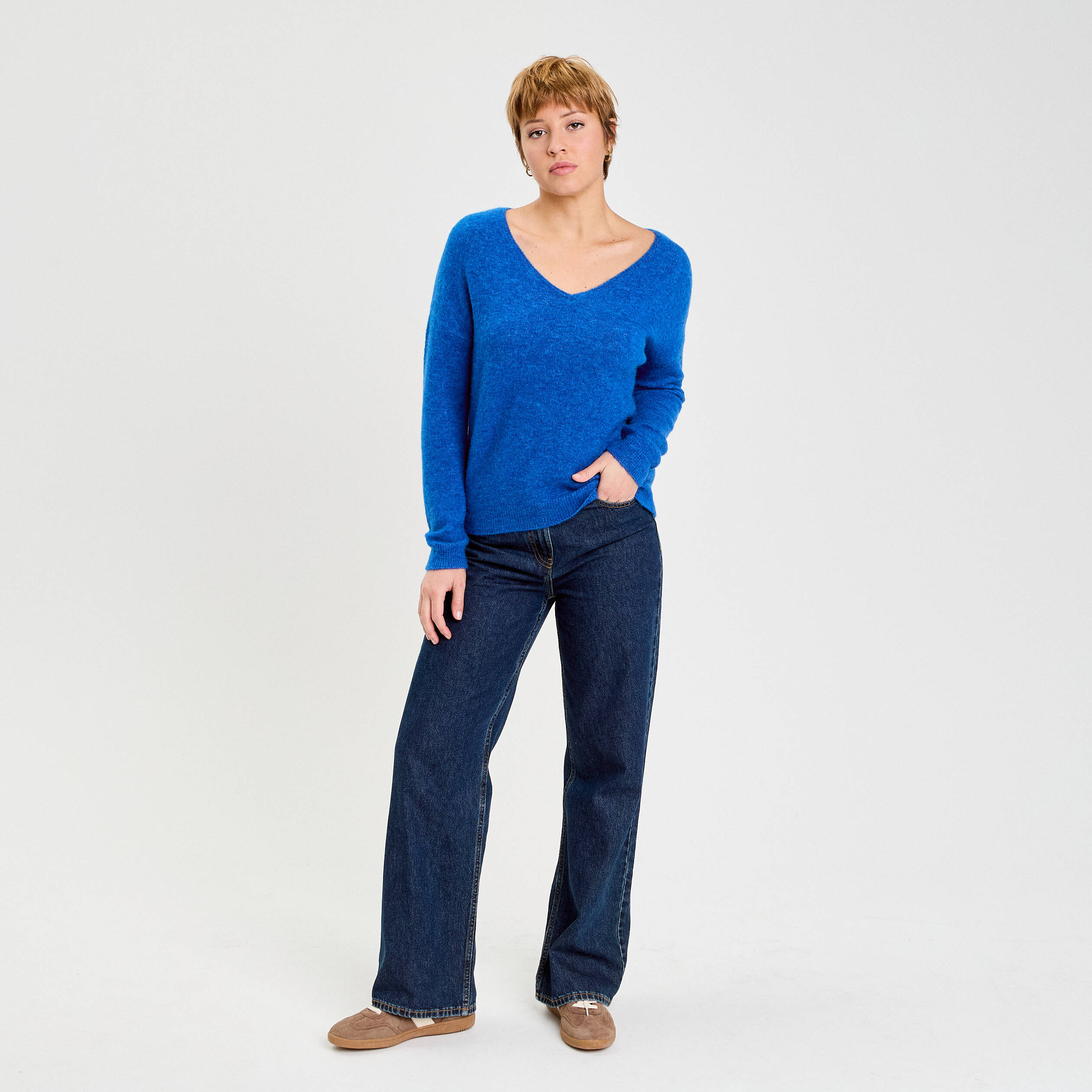 Pull avec col en V bleu electrique femme