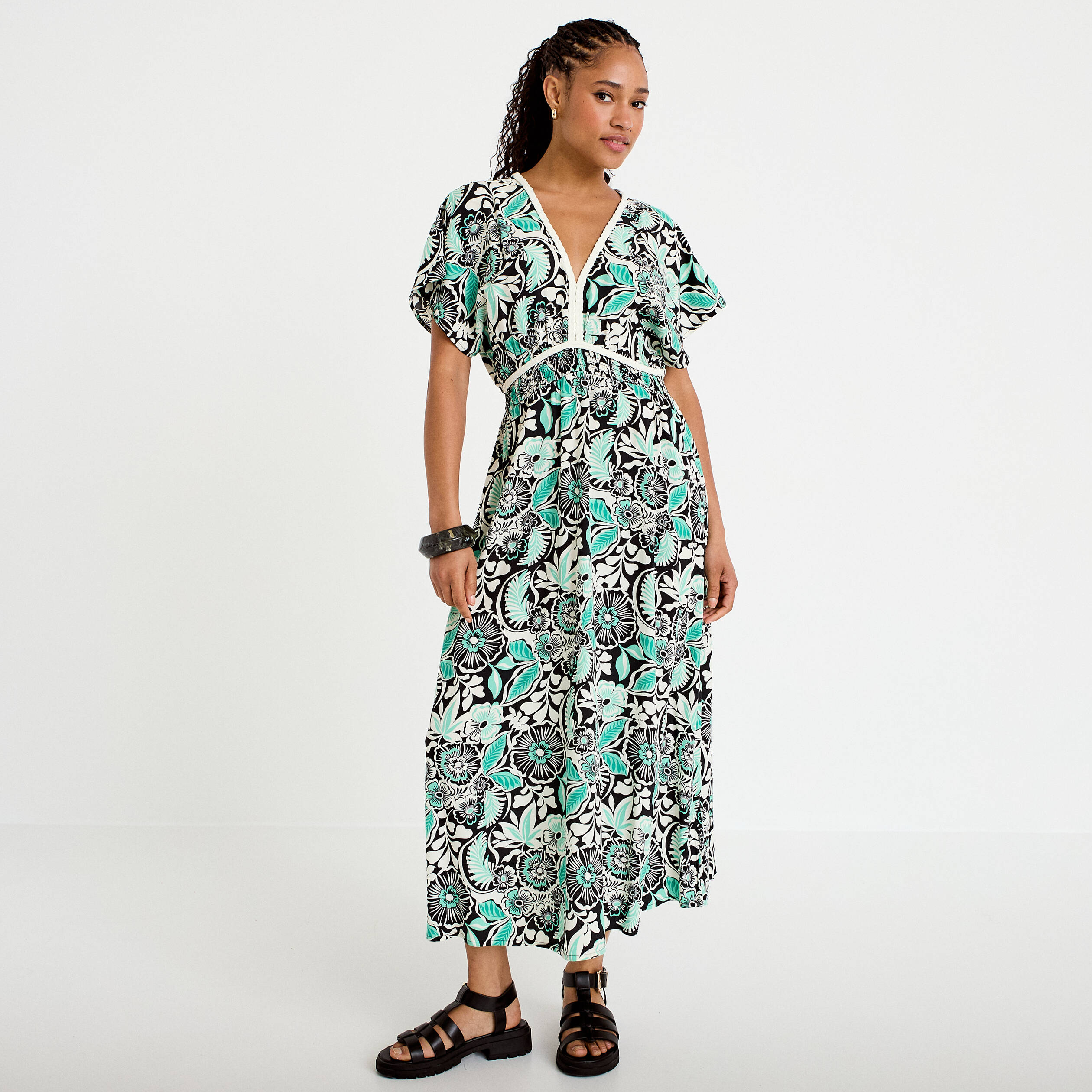 Robe &eacute;vas&eacute;e 3/4 col v manches courtes noir femme
